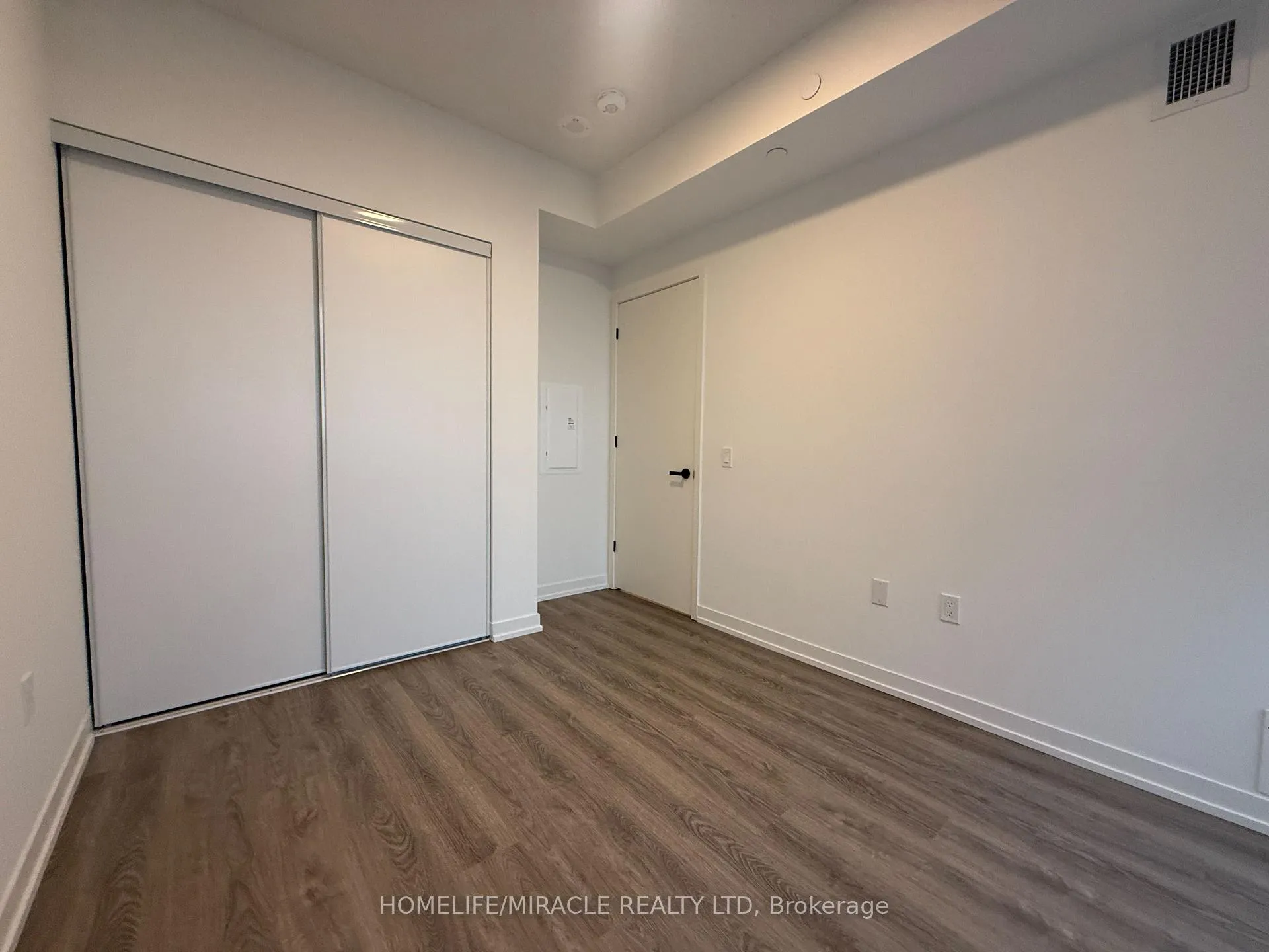 Photo 14 of Unit 2005, 8 Interchange Way, Vaughan, Vaughan Corporate Centre — HOMEH