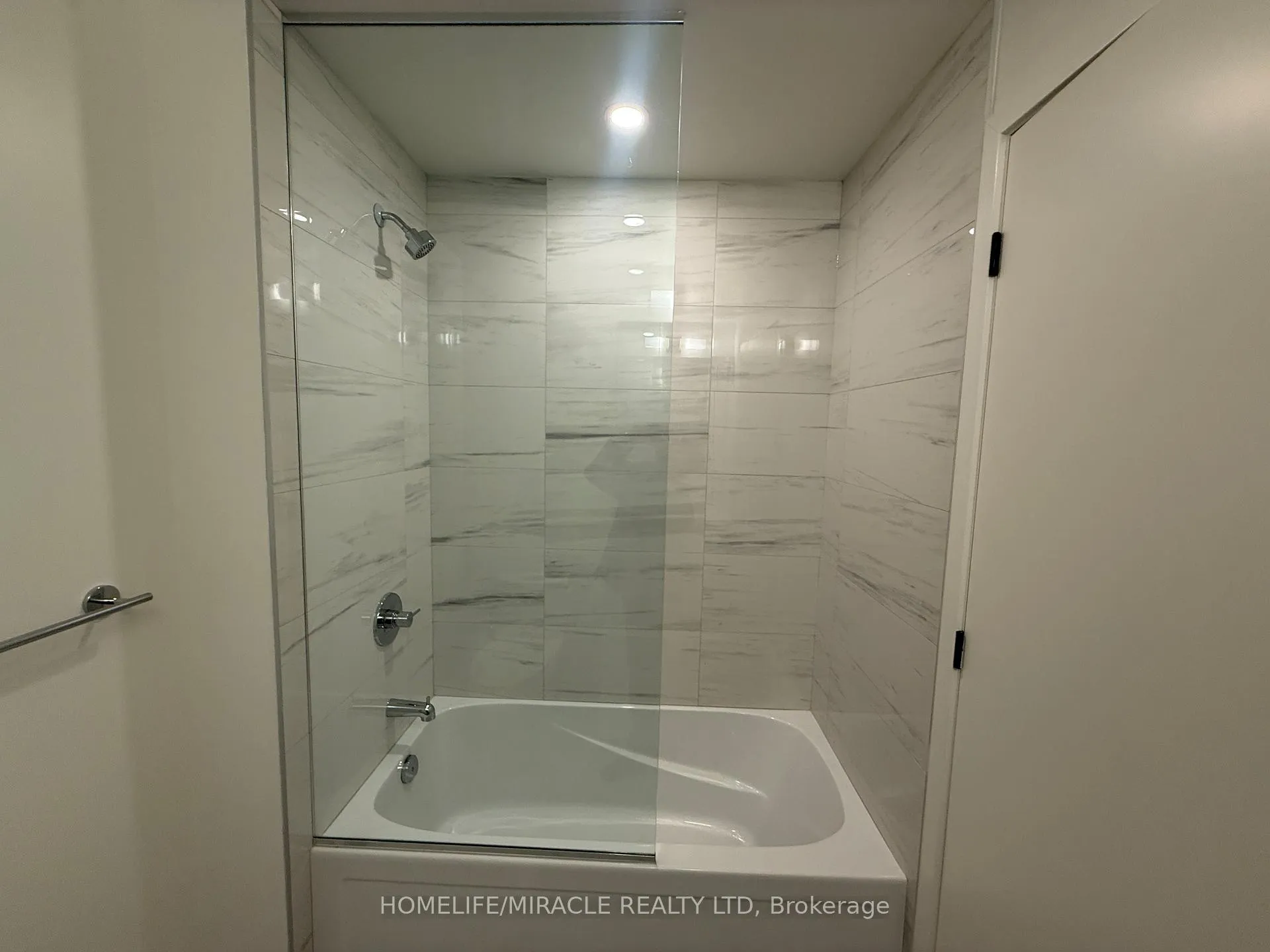 Photo 21 of Unit 2005, 8 Interchange Way, Vaughan, Vaughan Corporate Centre — HOMEH