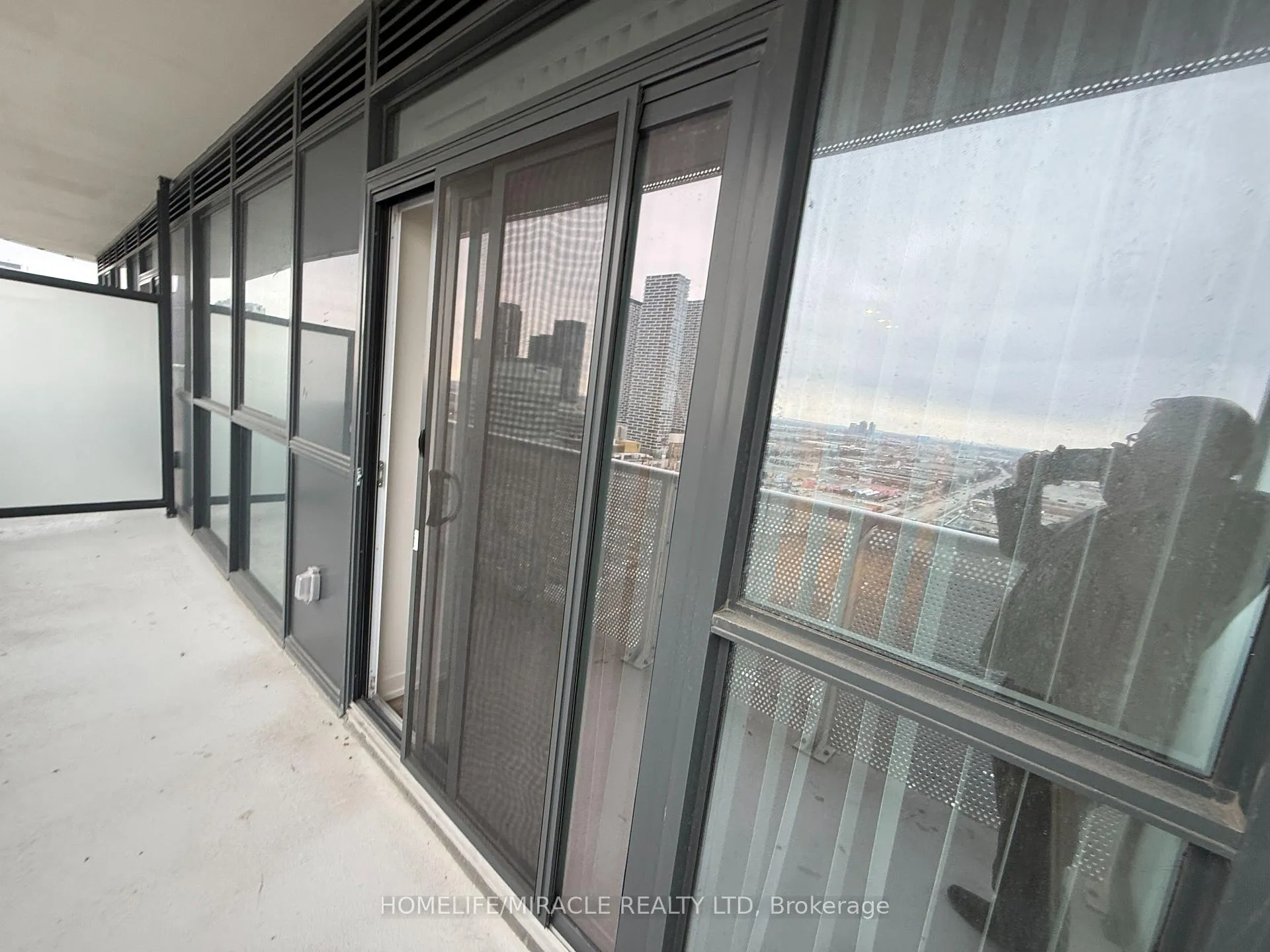 Photo 23 of Unit 2005, 8 Interchange Way, Vaughan, Vaughan Corporate Centre — HOMEH