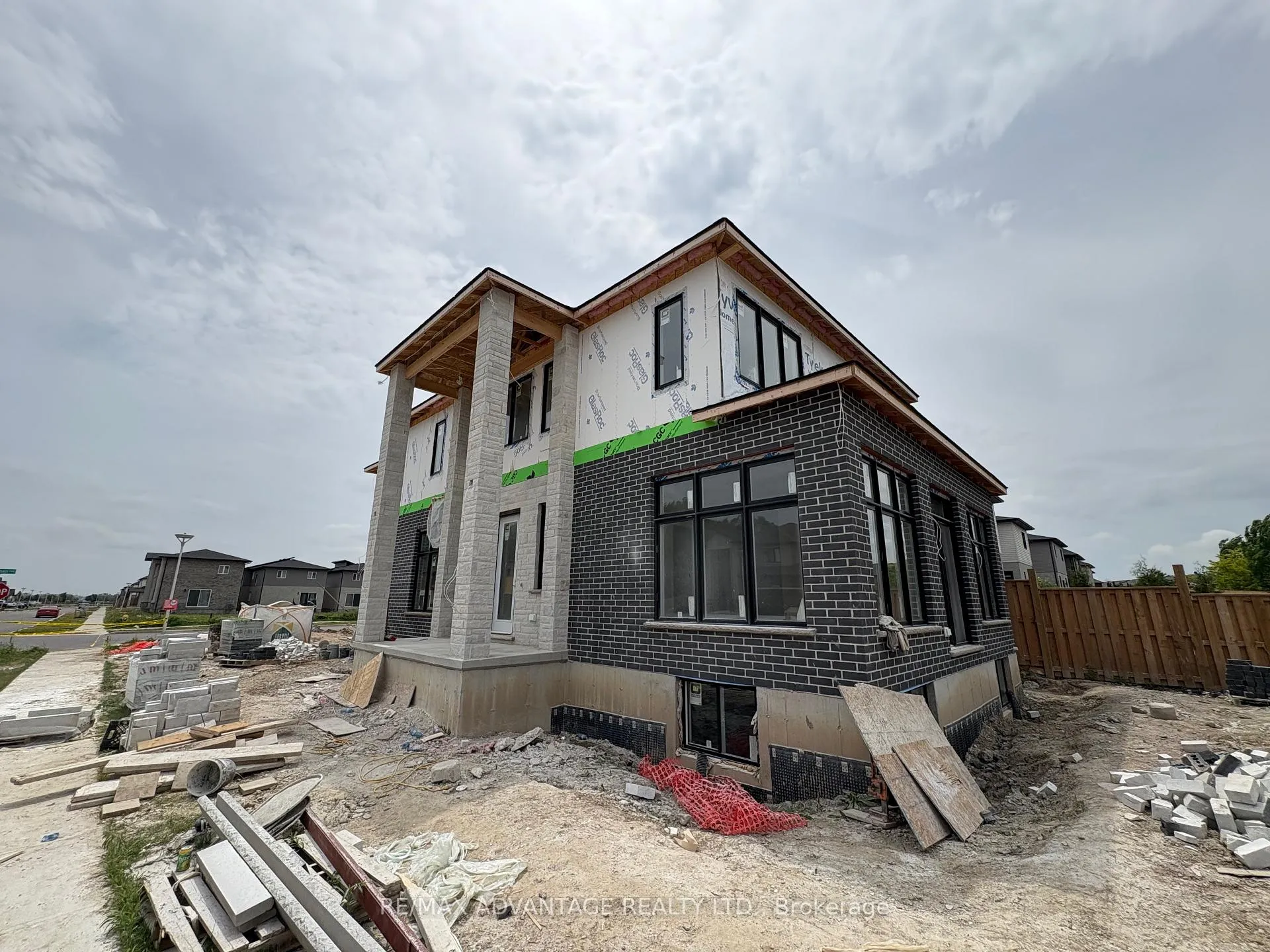 Photo 2 of 2579 Bateman Trail, London, South W — HOMEH