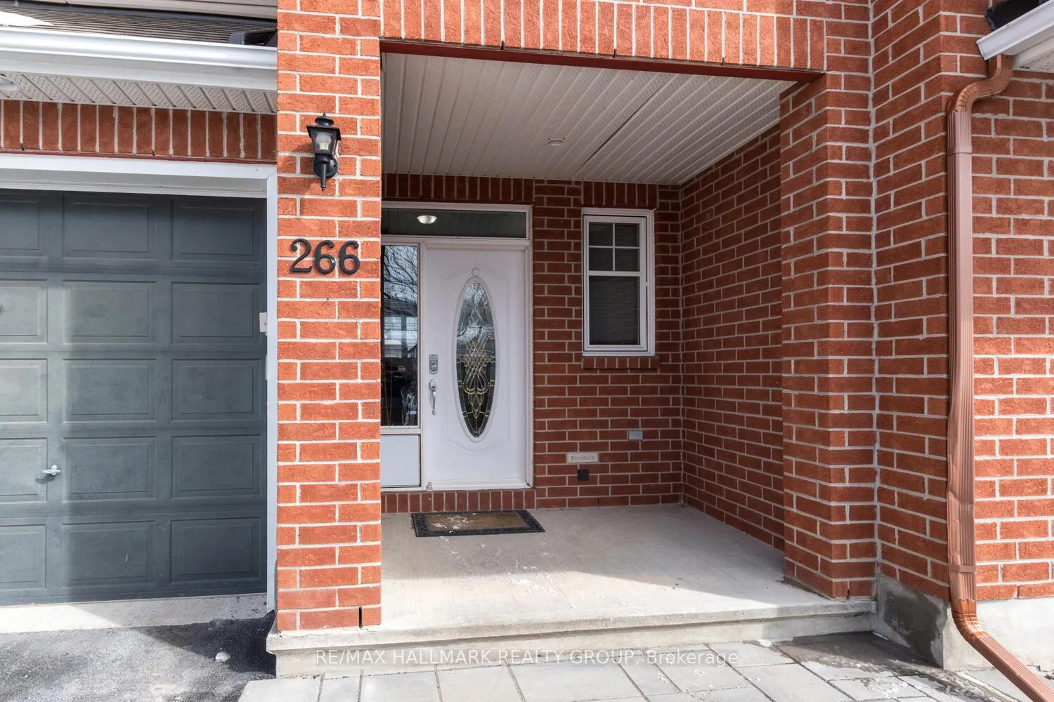 Photo 3 of 266 Horseshoe Crescent, Ottawa, Stittsville (North) — HOMEH