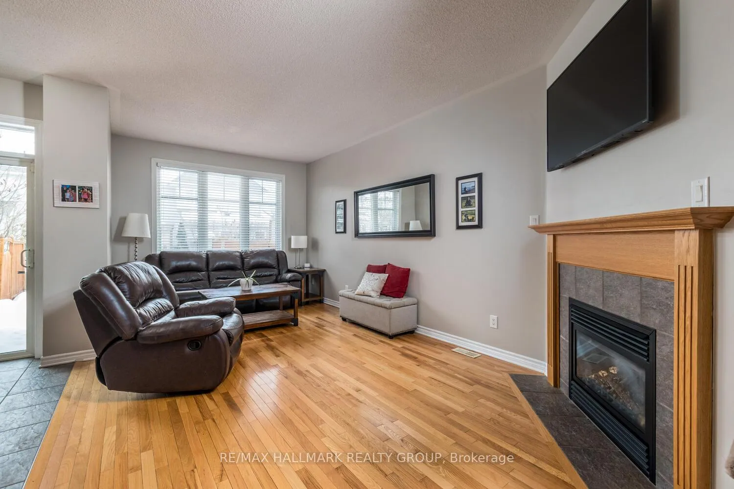 Photo 6 of 266 Horseshoe Crescent, Ottawa, Stittsville (North) — HOMEH