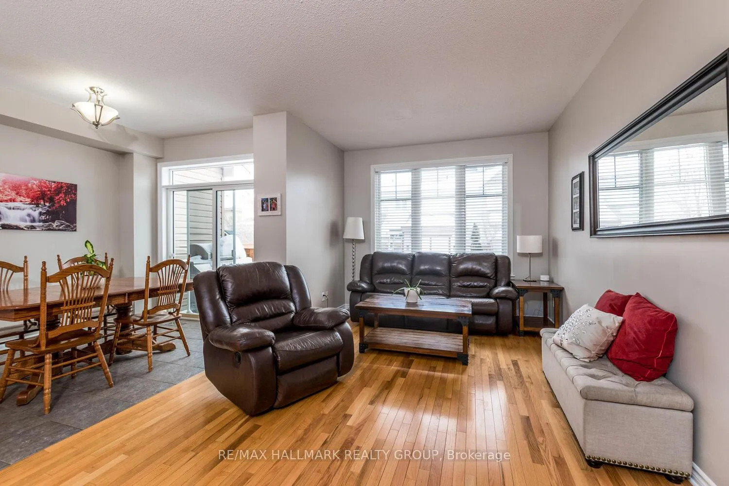 Photo 7 of 266 Horseshoe Crescent, Ottawa, Stittsville (North) — HOMEH