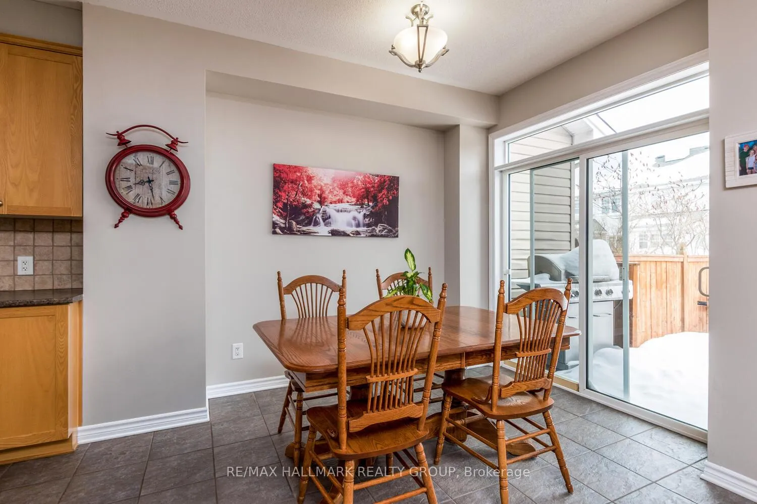 Photo 9 of 266 Horseshoe Crescent, Ottawa, Stittsville (North) — HOMEH