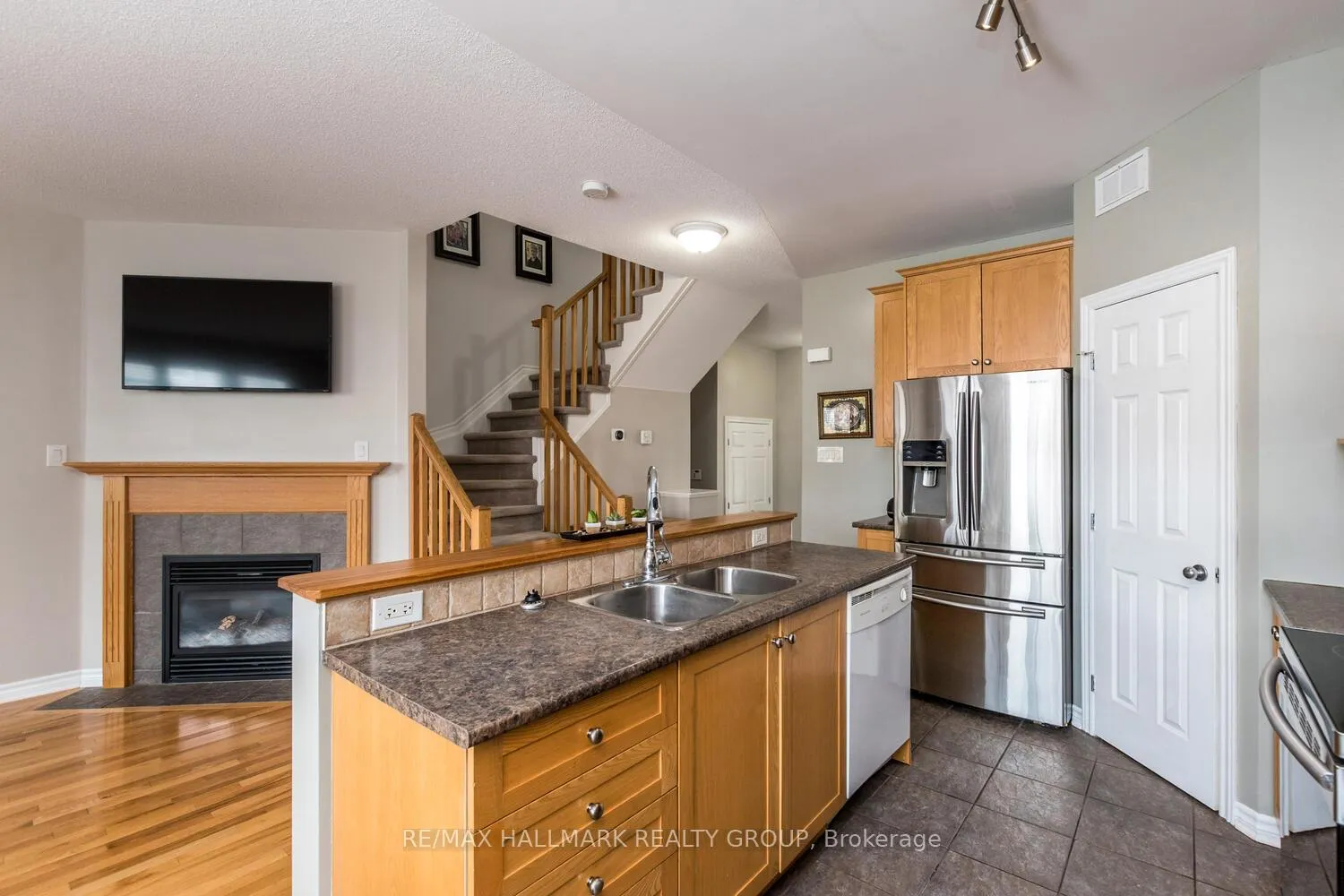 Photo 11 of 266 Horseshoe Crescent, Ottawa, Stittsville (North) — HOMEH