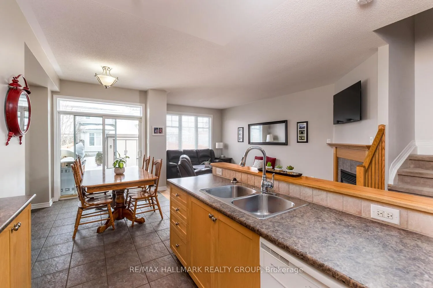 Photo 12 of 266 Horseshoe Crescent, Ottawa, Stittsville (North) — HOMEH