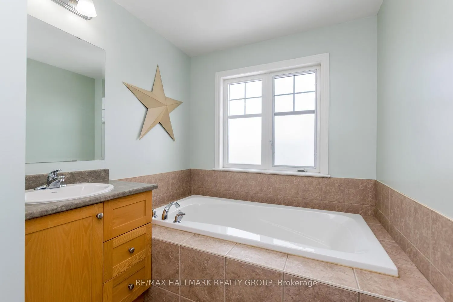 Photo 18 of 266 Horseshoe Crescent, Ottawa, Stittsville (North) — HOMEH