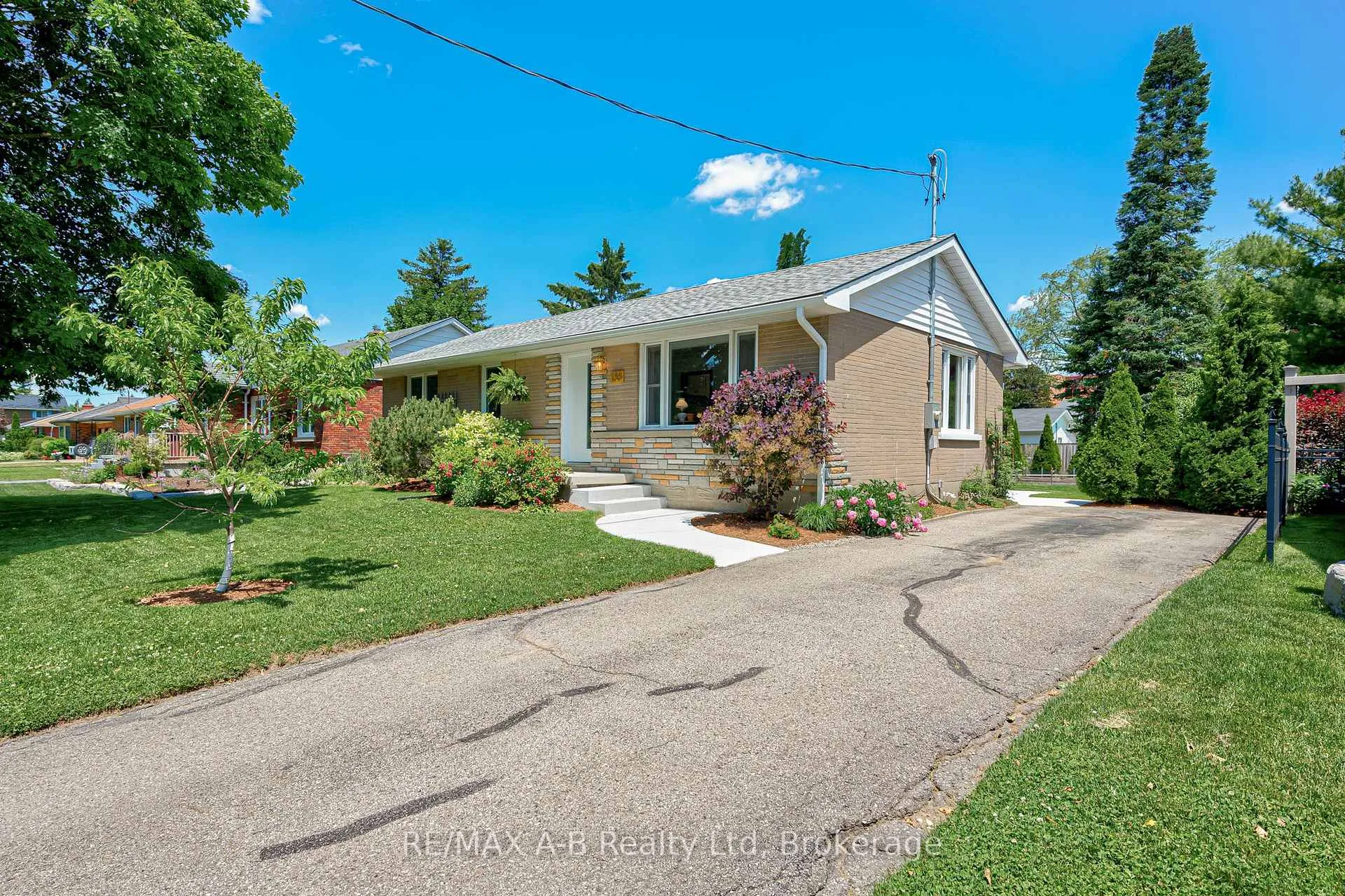 Photo 3 of 138 Woods Street, Stratford — HOMEH
