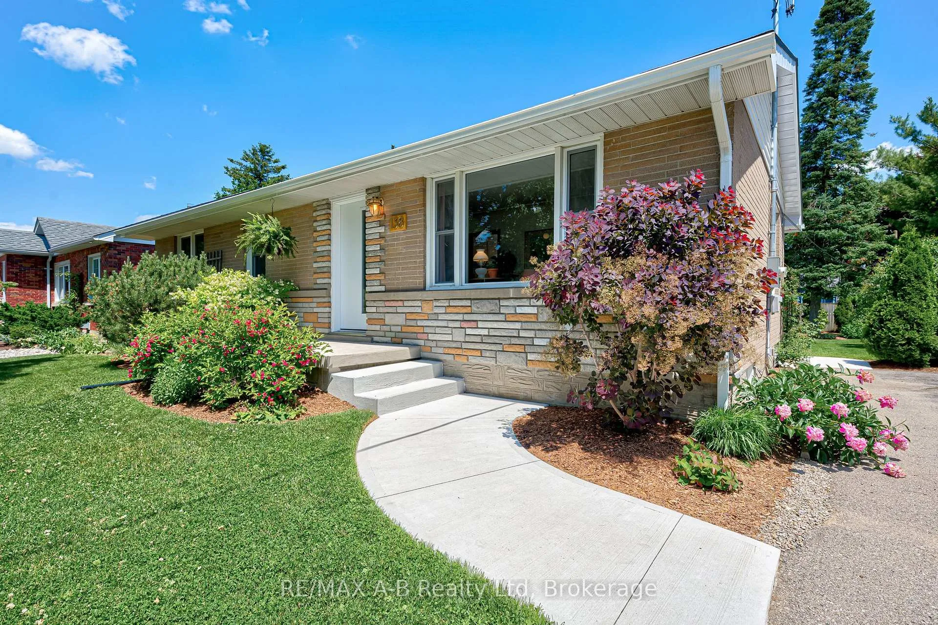 Photo 4 of 138 Woods Street, Stratford — HOMEH