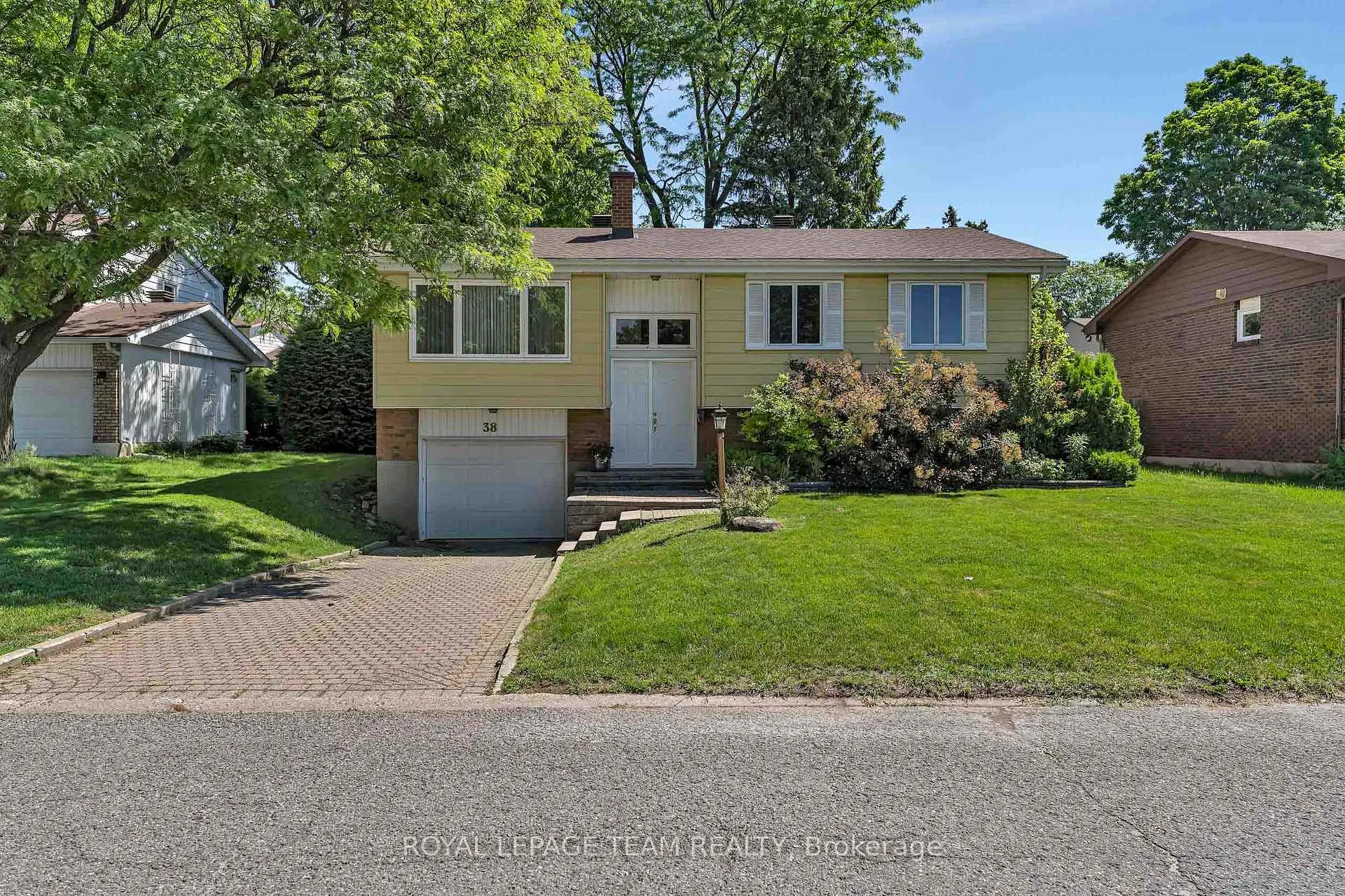 Photo 1 of 38 Elmbank Crescent, Ottawa, Meadowlands/St. Claire Gardens — HOMEH