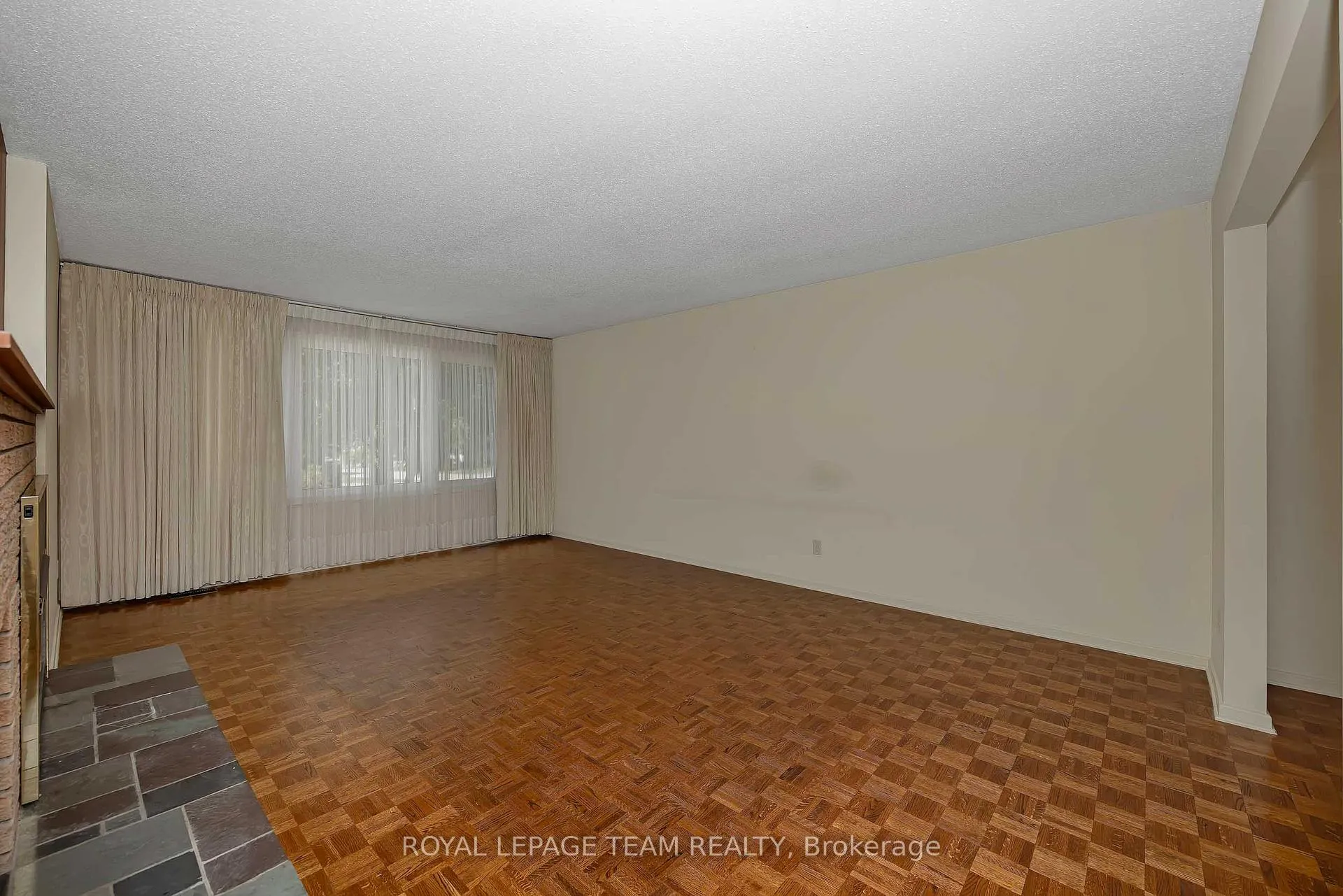 Photo 6 of 38 Elmbank Crescent, Ottawa, Meadowlands/St. Claire Gardens — HOMEH