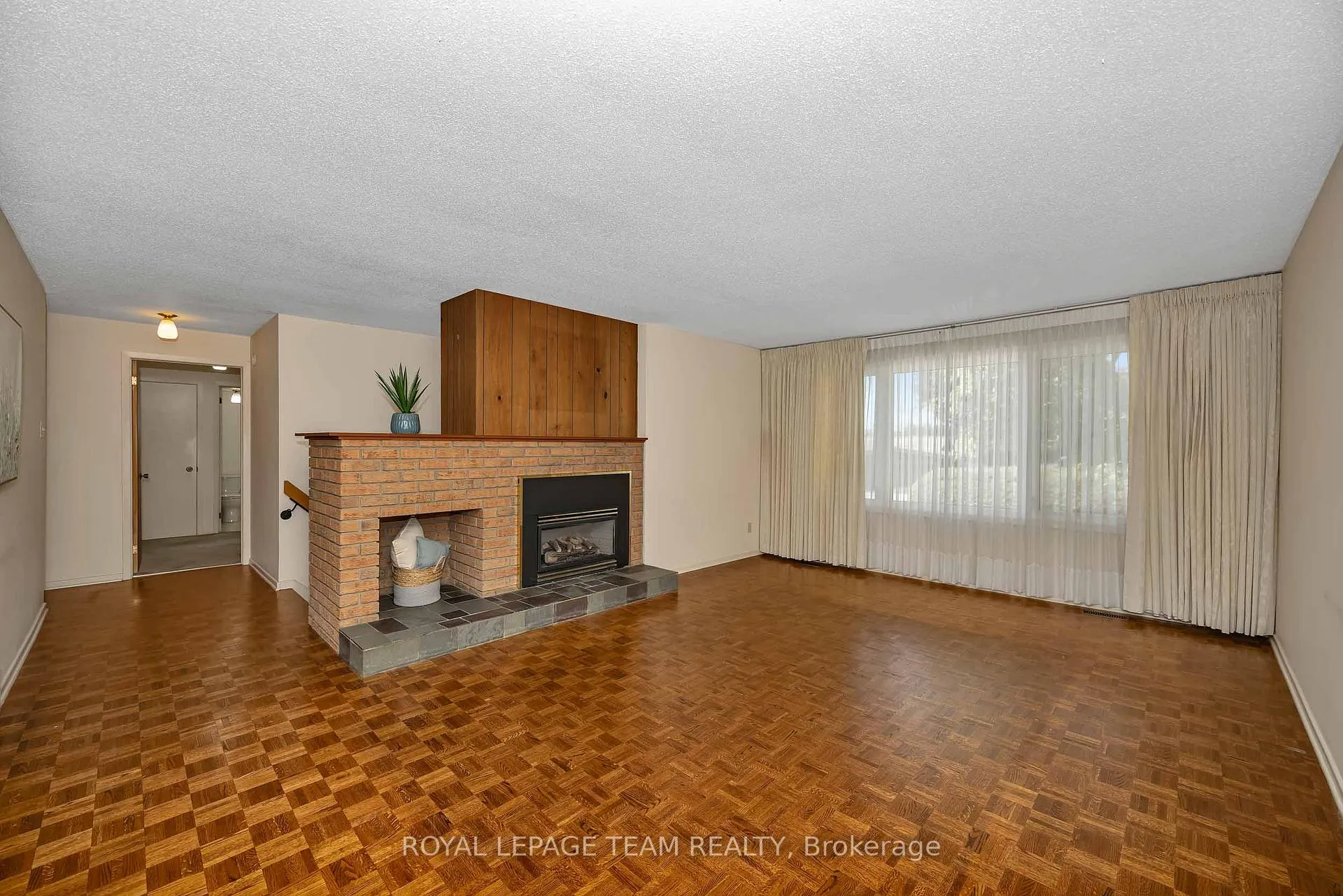 Photo 7 of 38 Elmbank Crescent, Ottawa, Meadowlands/St. Claire Gardens — HOMEH