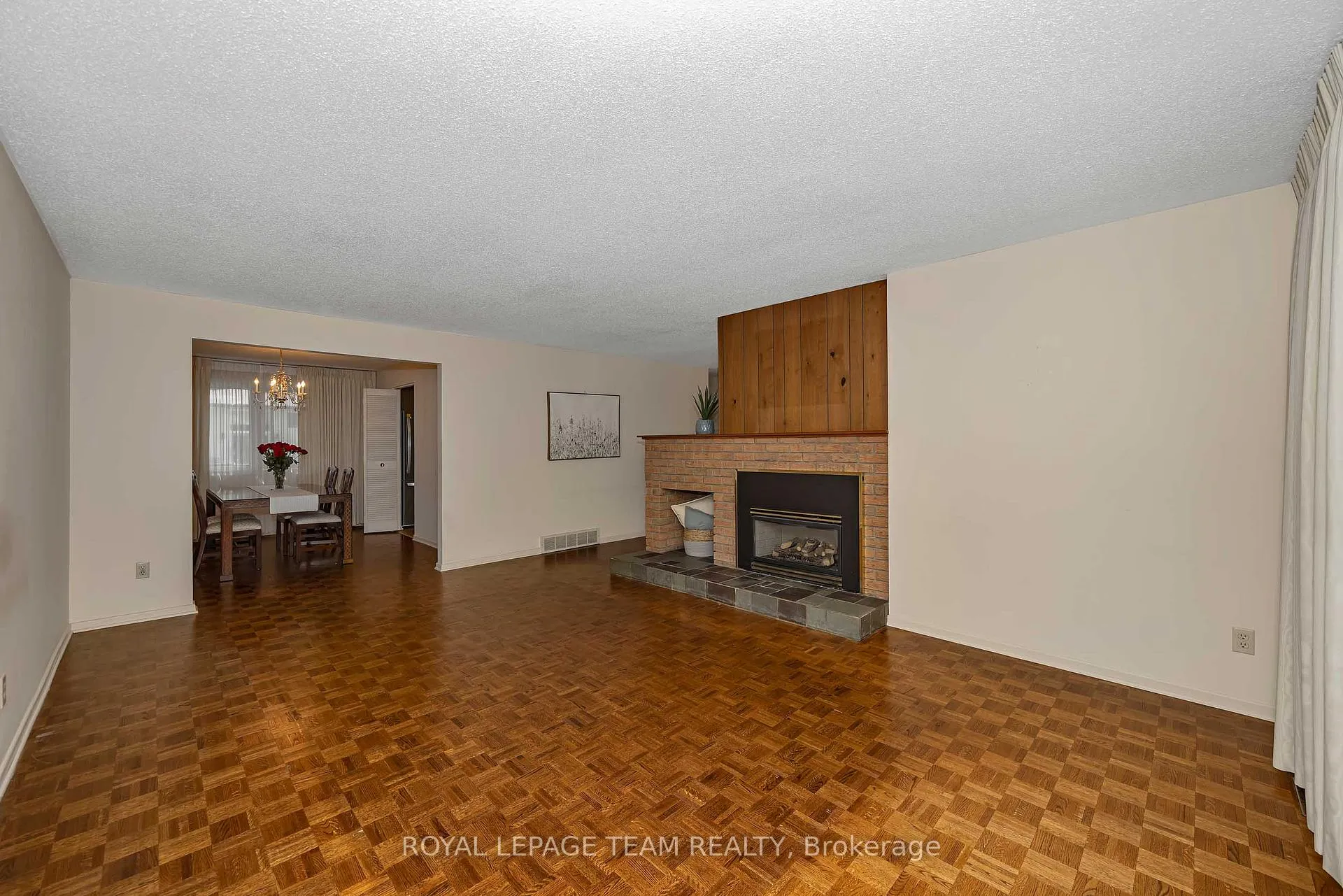 Photo 8 of 38 Elmbank Crescent, Ottawa, Meadowlands/St. Claire Gardens — HOMEH