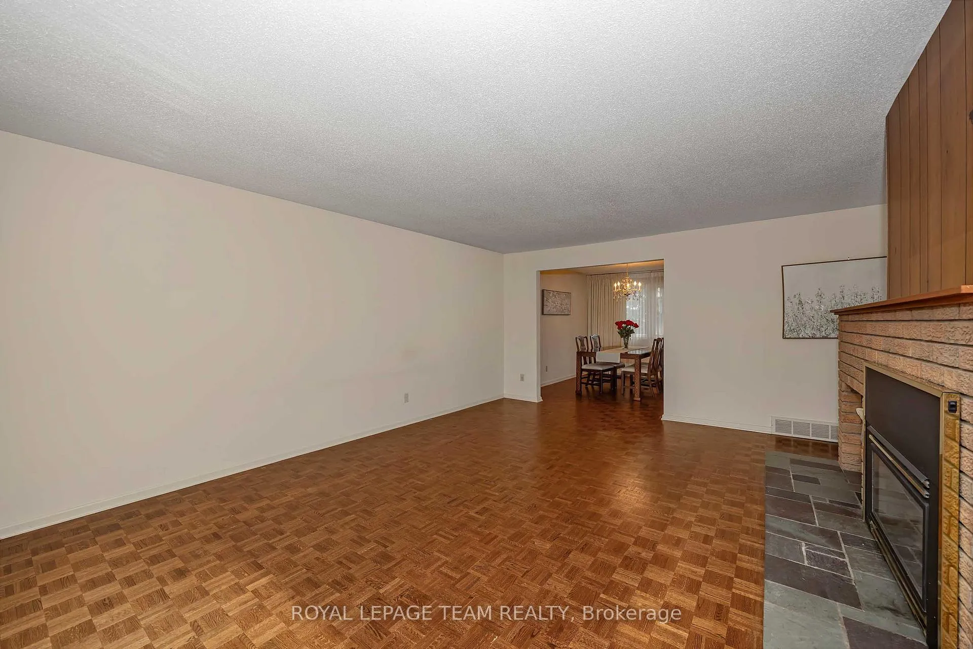 Photo 9 of 38 Elmbank Crescent, Ottawa, Meadowlands/St. Claire Gardens — HOMEH