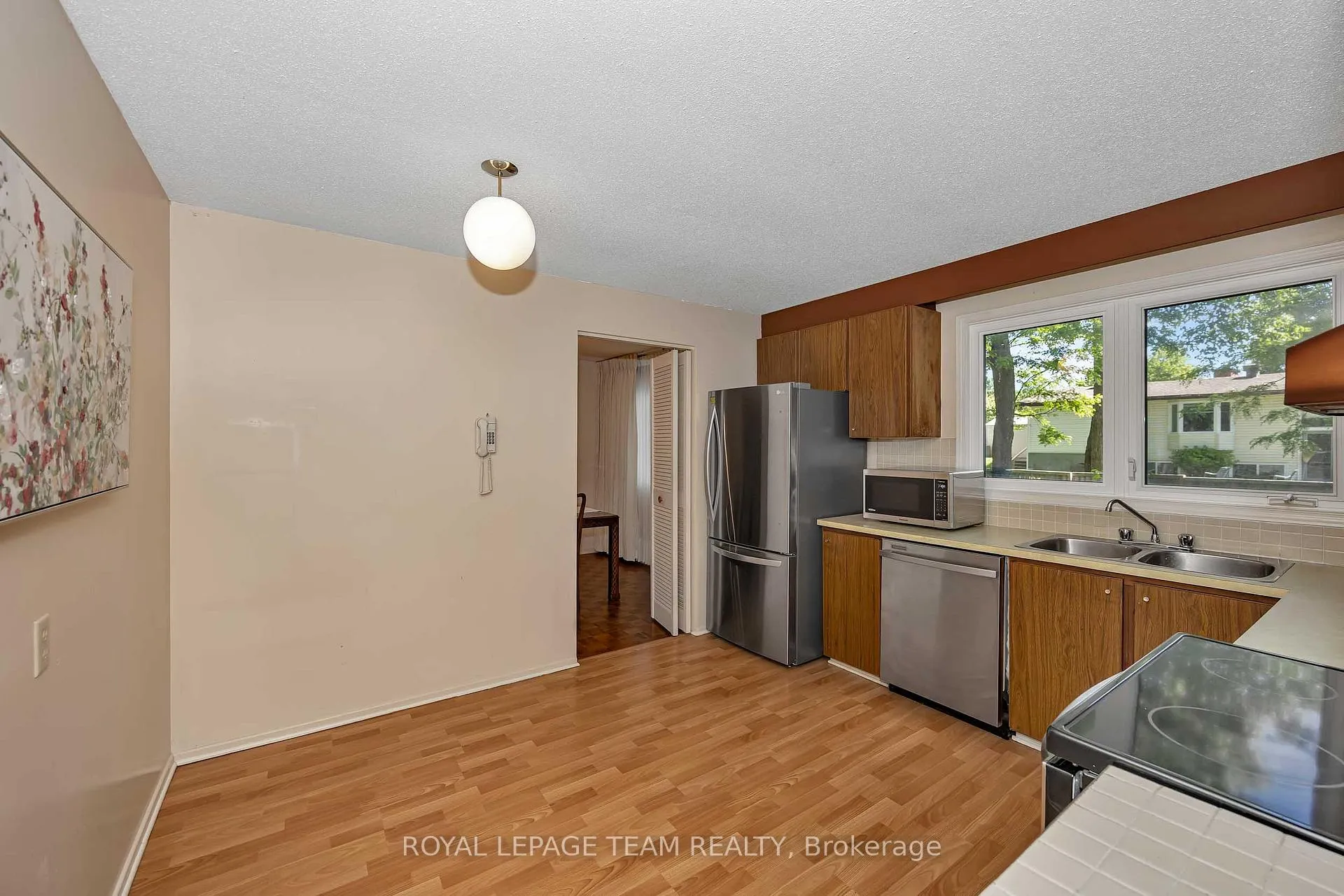 Photo 14 of 38 Elmbank Crescent, Ottawa, Meadowlands/St. Claire Gardens — HOMEH