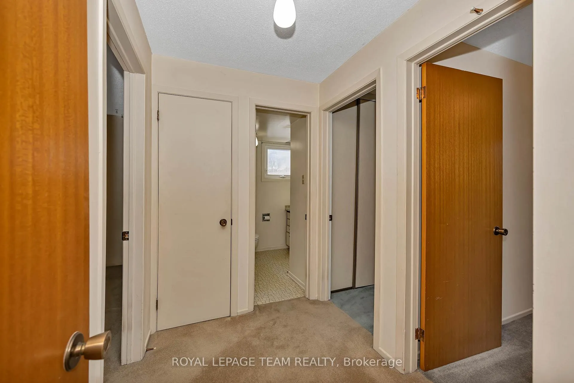 Photo 16 of 38 Elmbank Crescent, Ottawa, Meadowlands/St. Claire Gardens — HOMEH