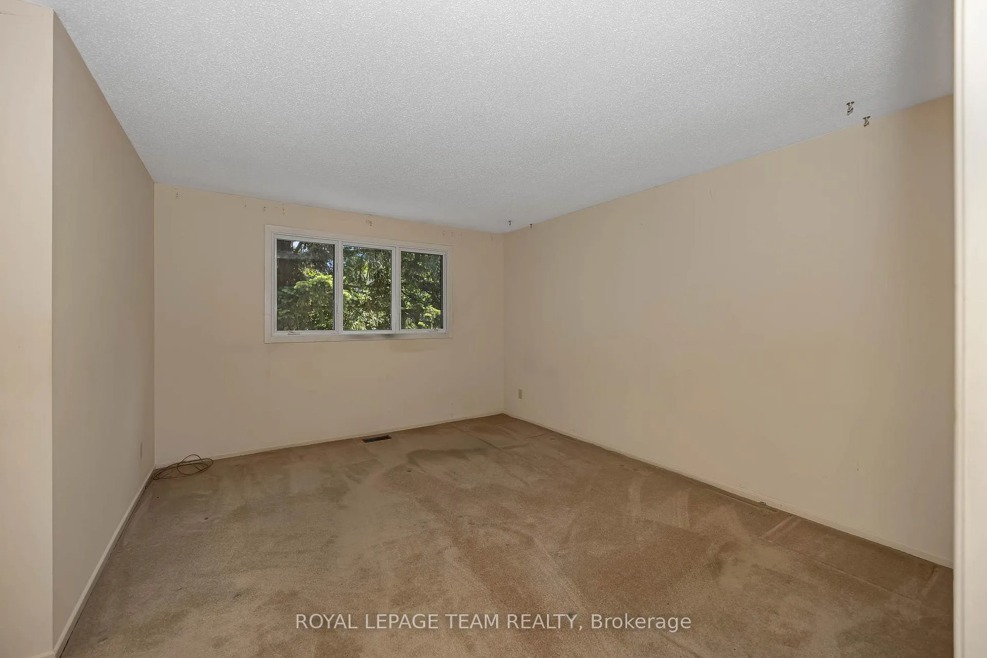 Photo 17 of 38 Elmbank Crescent, Ottawa, Meadowlands/St. Claire Gardens — HOMEH