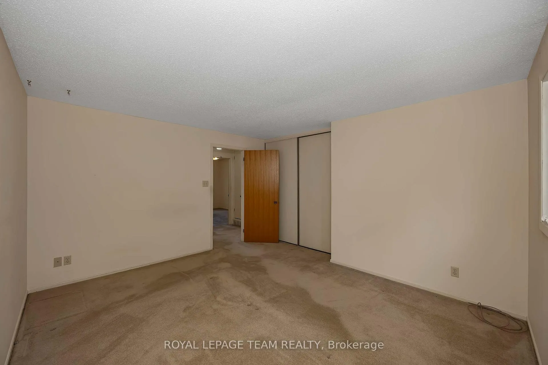Photo 18 of 38 Elmbank Crescent, Ottawa, Meadowlands/St. Claire Gardens — HOMEH