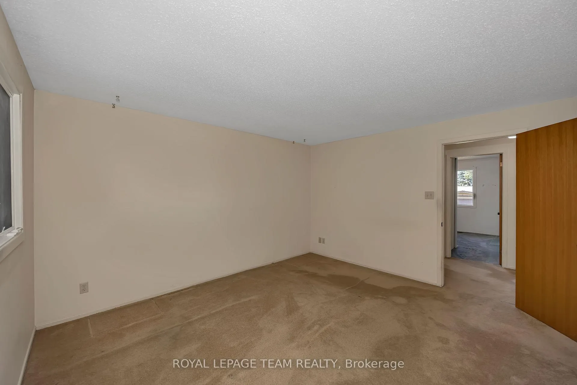 Photo 19 of 38 Elmbank Crescent, Ottawa, Meadowlands/St. Claire Gardens — HOMEH