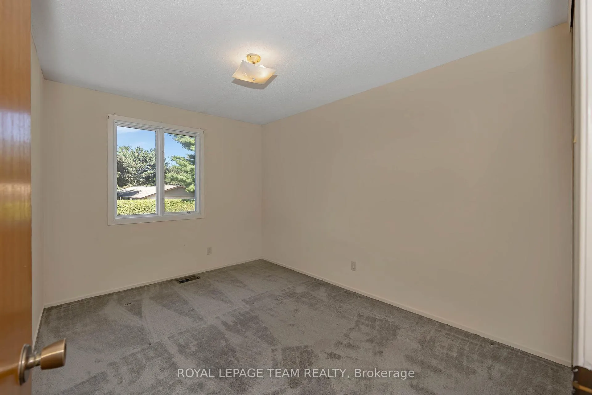 Photo 20 of 38 Elmbank Crescent, Ottawa, Meadowlands/St. Claire Gardens — HOMEH