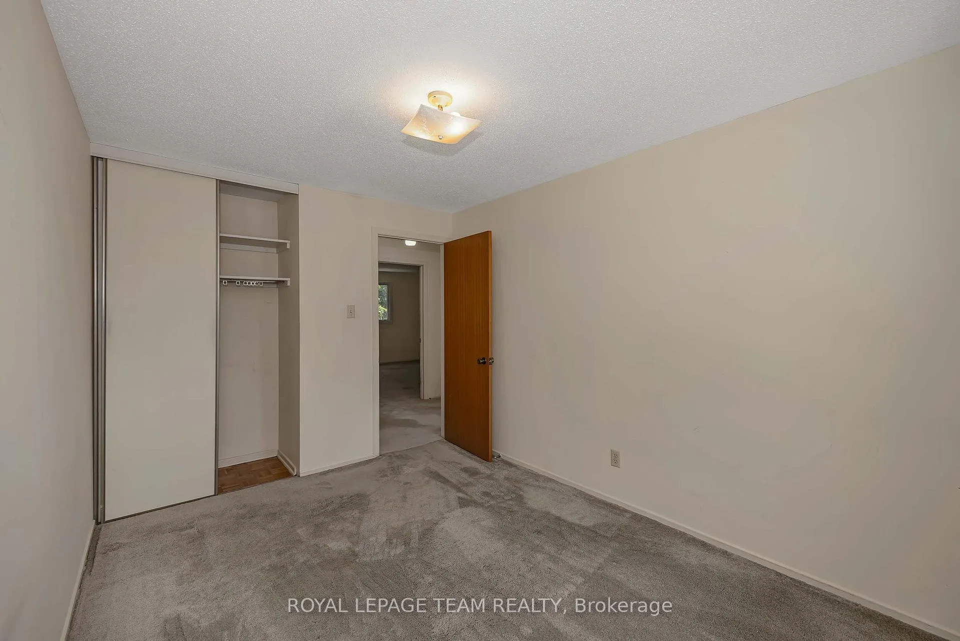 Photo 21 of 38 Elmbank Crescent, Ottawa, Meadowlands/St. Claire Gardens — HOMEH