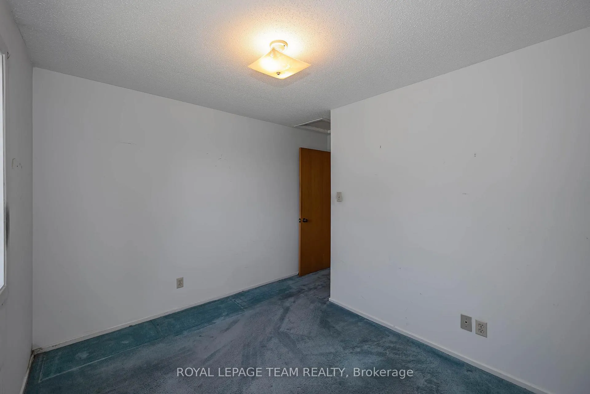 Photo 24 of 38 Elmbank Crescent, Ottawa, Meadowlands/St. Claire Gardens — HOMEH