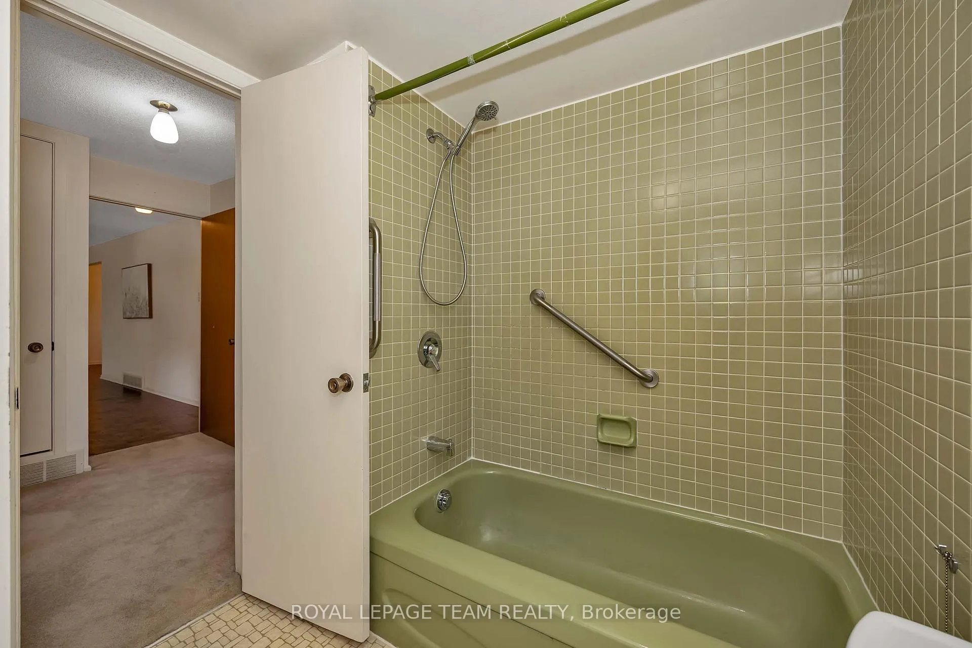 Photo 26 of 38 Elmbank Crescent, Ottawa, Meadowlands/St. Claire Gardens — HOMEH