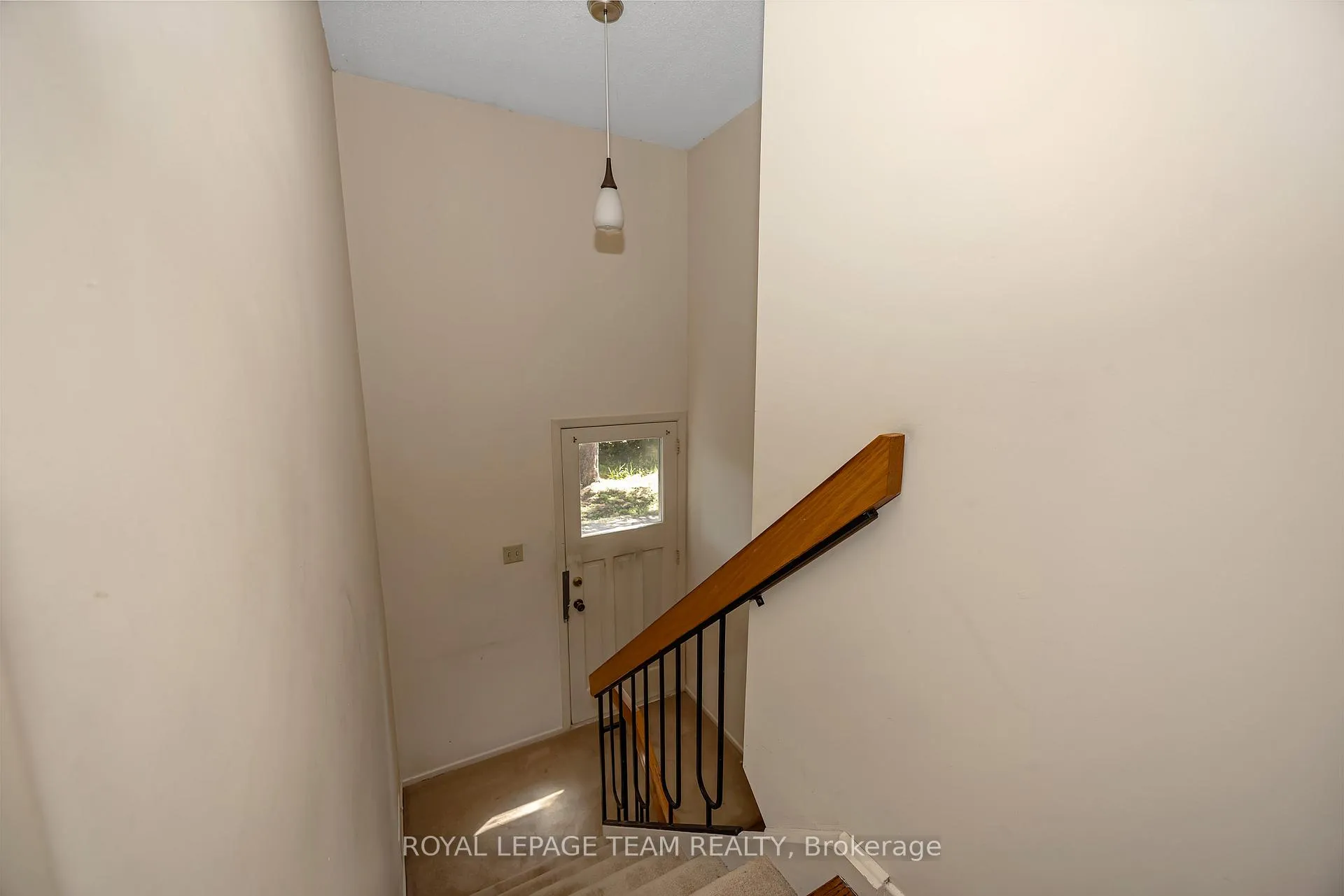Photo 27 of 38 Elmbank Crescent, Ottawa, Meadowlands/St. Claire Gardens — HOMEH
