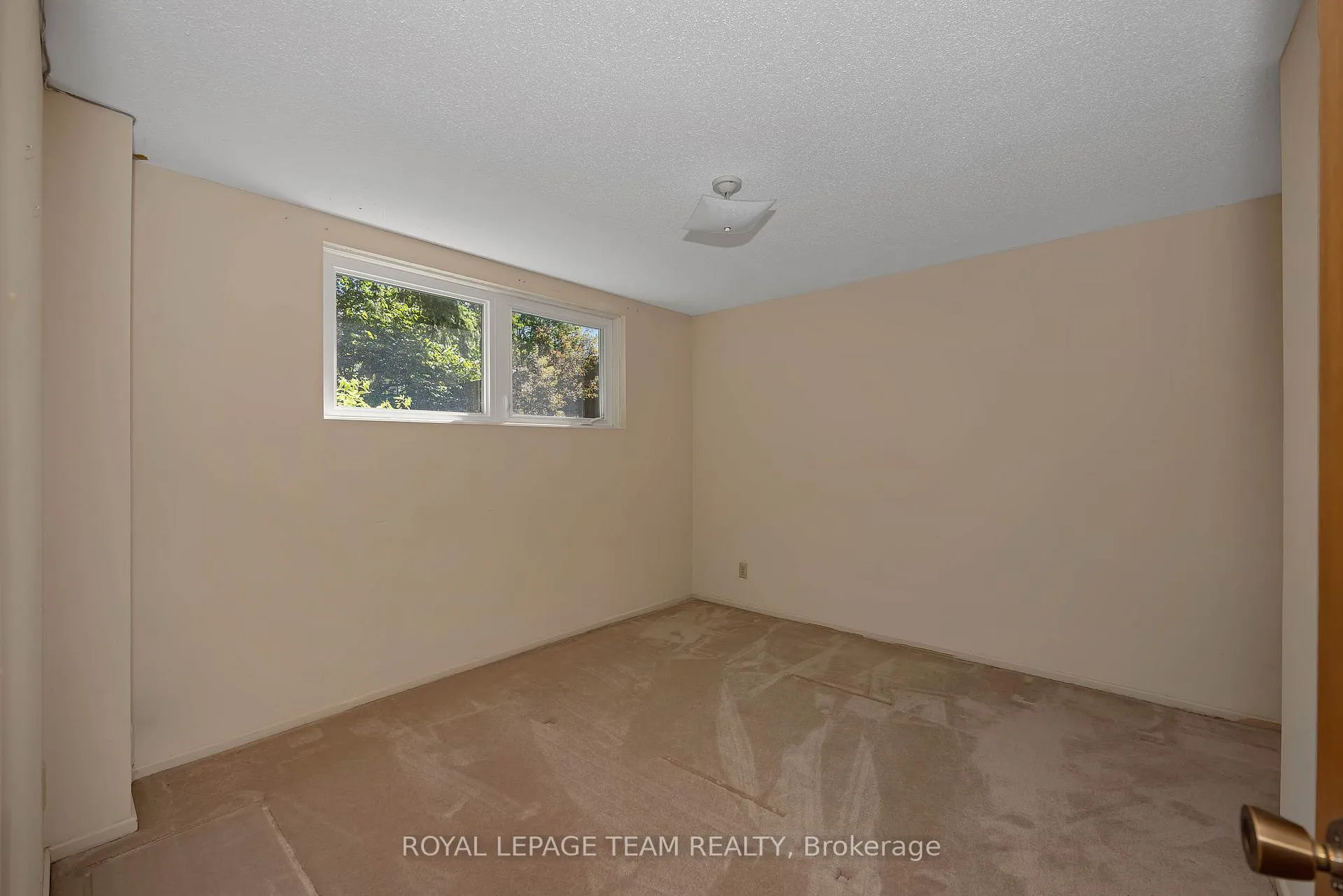 Photo 32 of 38 Elmbank Crescent, Ottawa, Meadowlands/St. Claire Gardens — HOMEH
