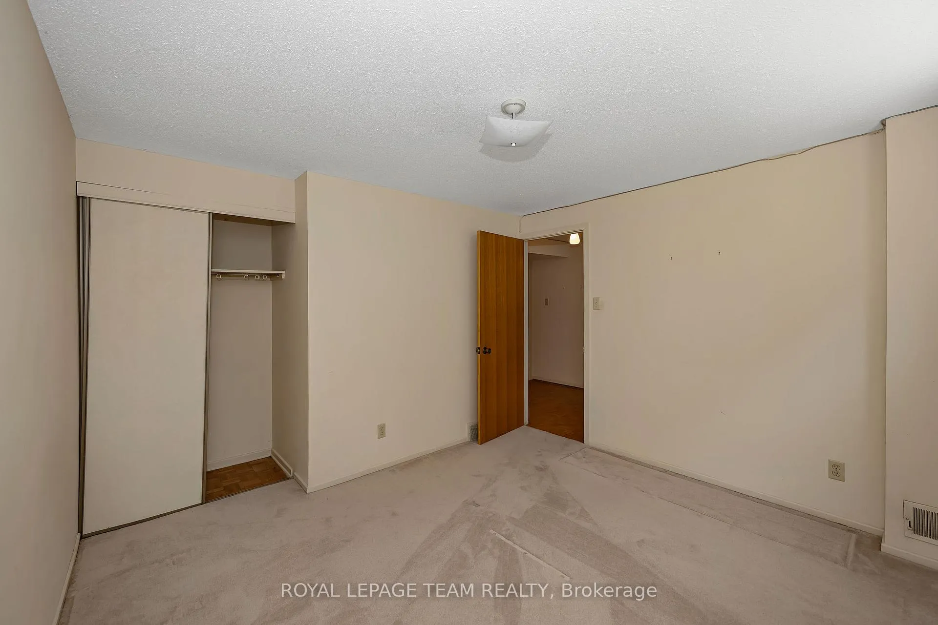 Photo 33 of 38 Elmbank Crescent, Ottawa, Meadowlands/St. Claire Gardens — HOMEH
