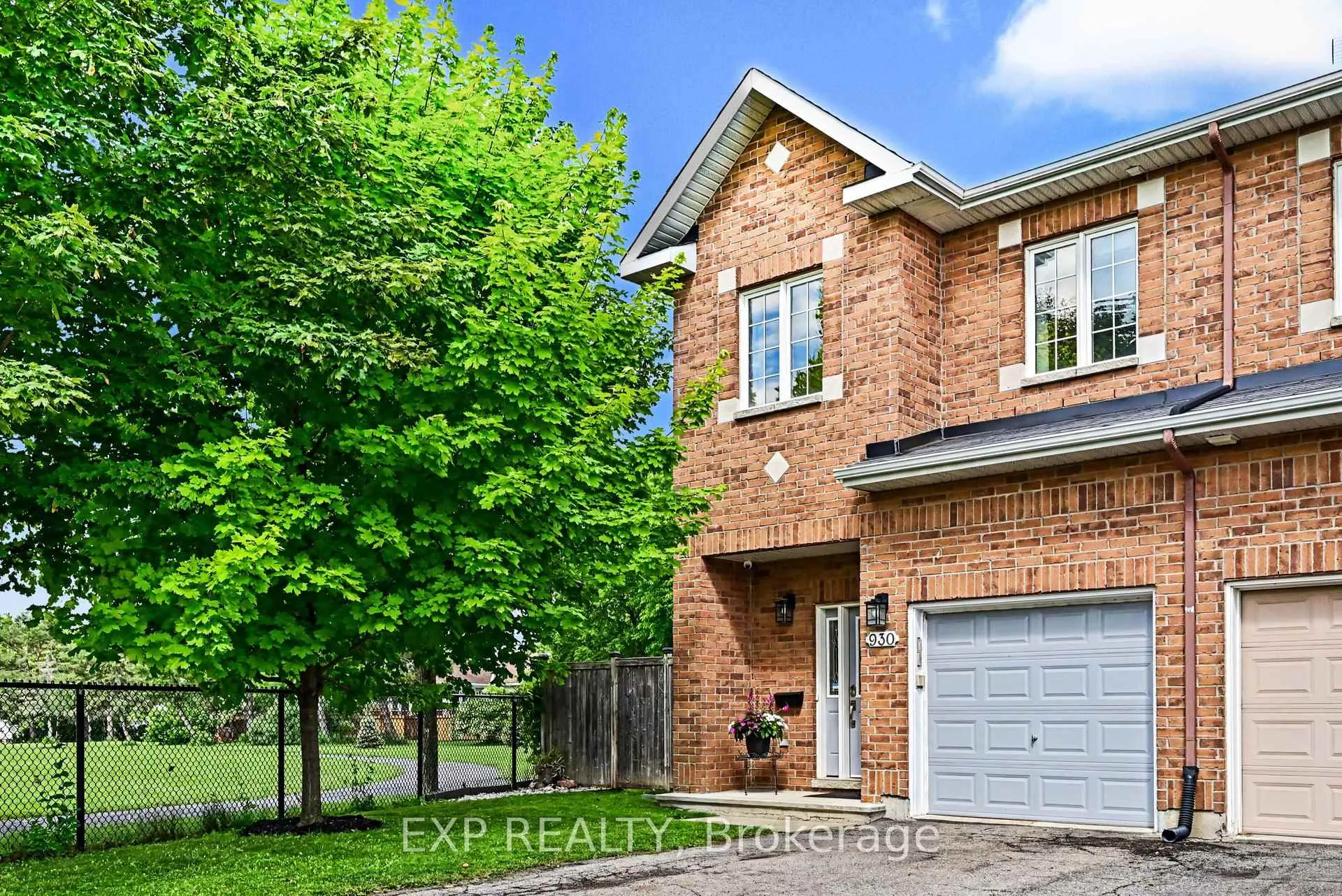 Photo 1 of 930 Torovin Private, Ottawa, Pineview — HOMEH