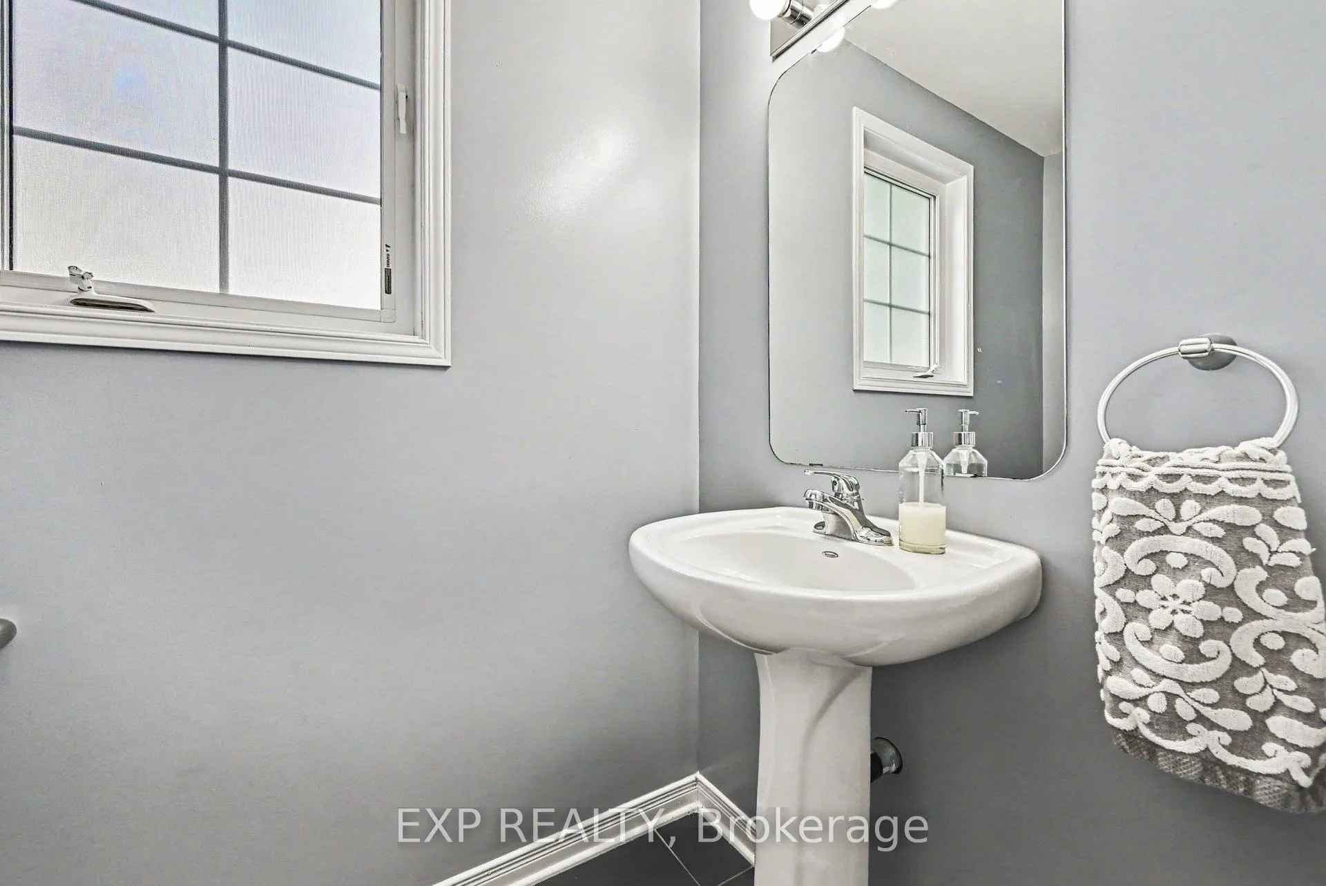 Photo 3 of 930 Torovin Private, Ottawa, Pineview — HOMEH