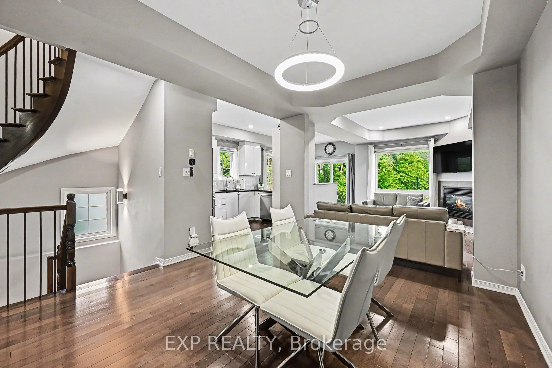 Photo 4 of 930 Torovin Private, Ottawa, Pineview — HOMEH