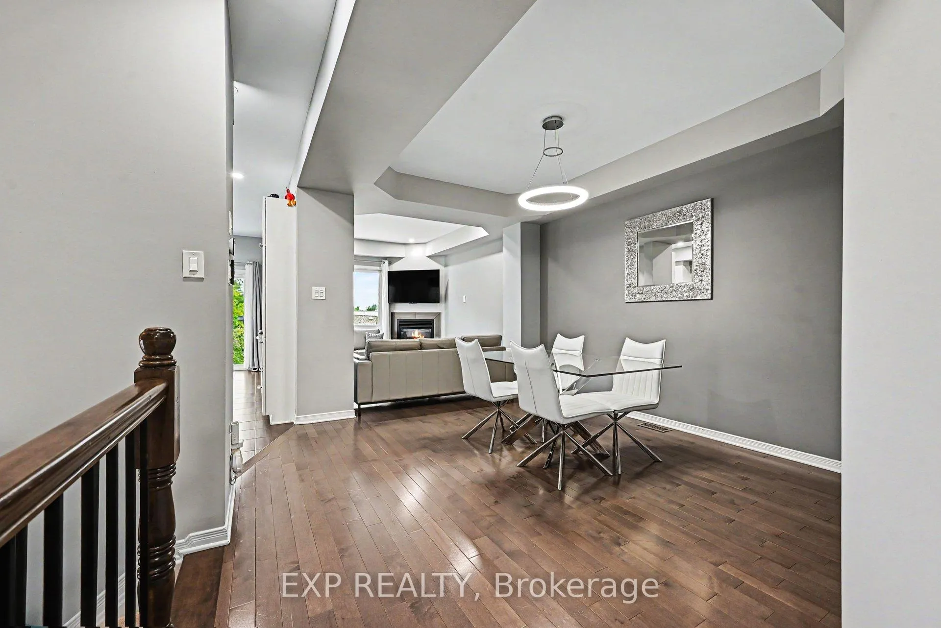 Photo 5 of 930 Torovin Private, Ottawa, Pineview — HOMEH