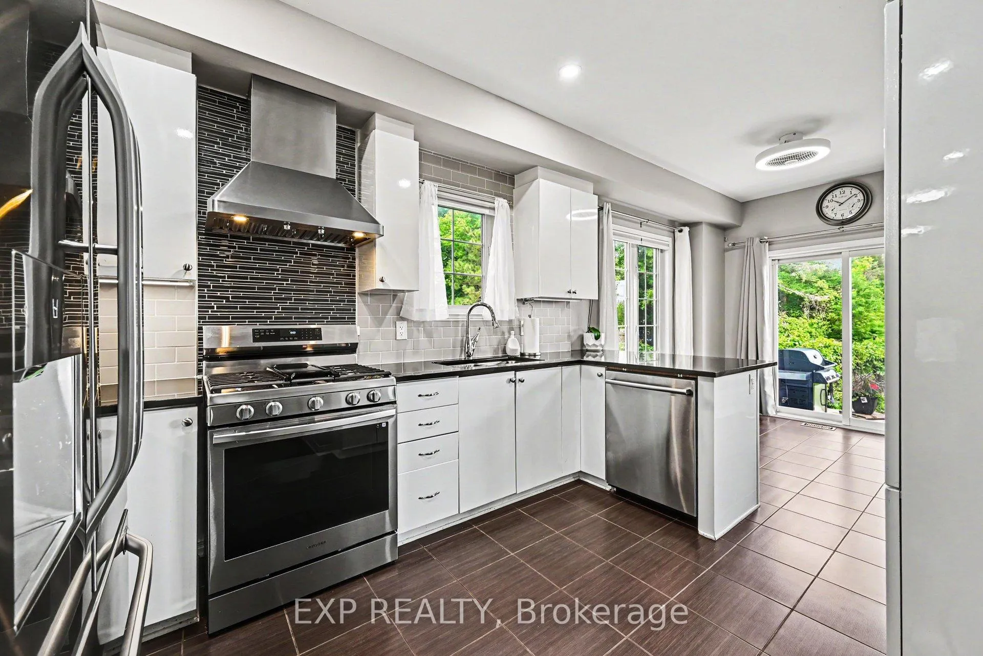 Photo 7 of 930 Torovin Private, Ottawa, Pineview — HOMEH