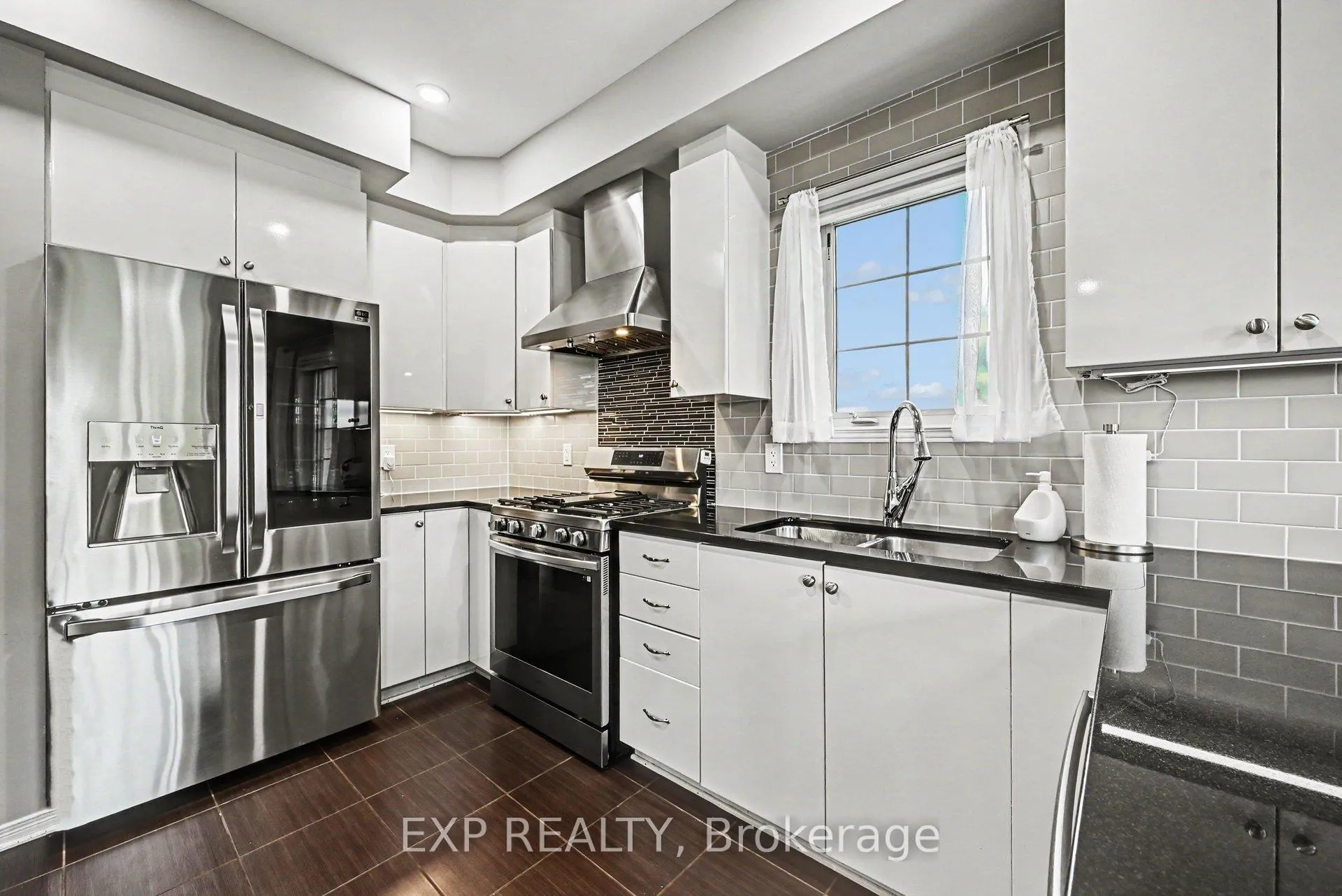 Photo 8 of 930 Torovin Private, Ottawa, Pineview — HOMEH