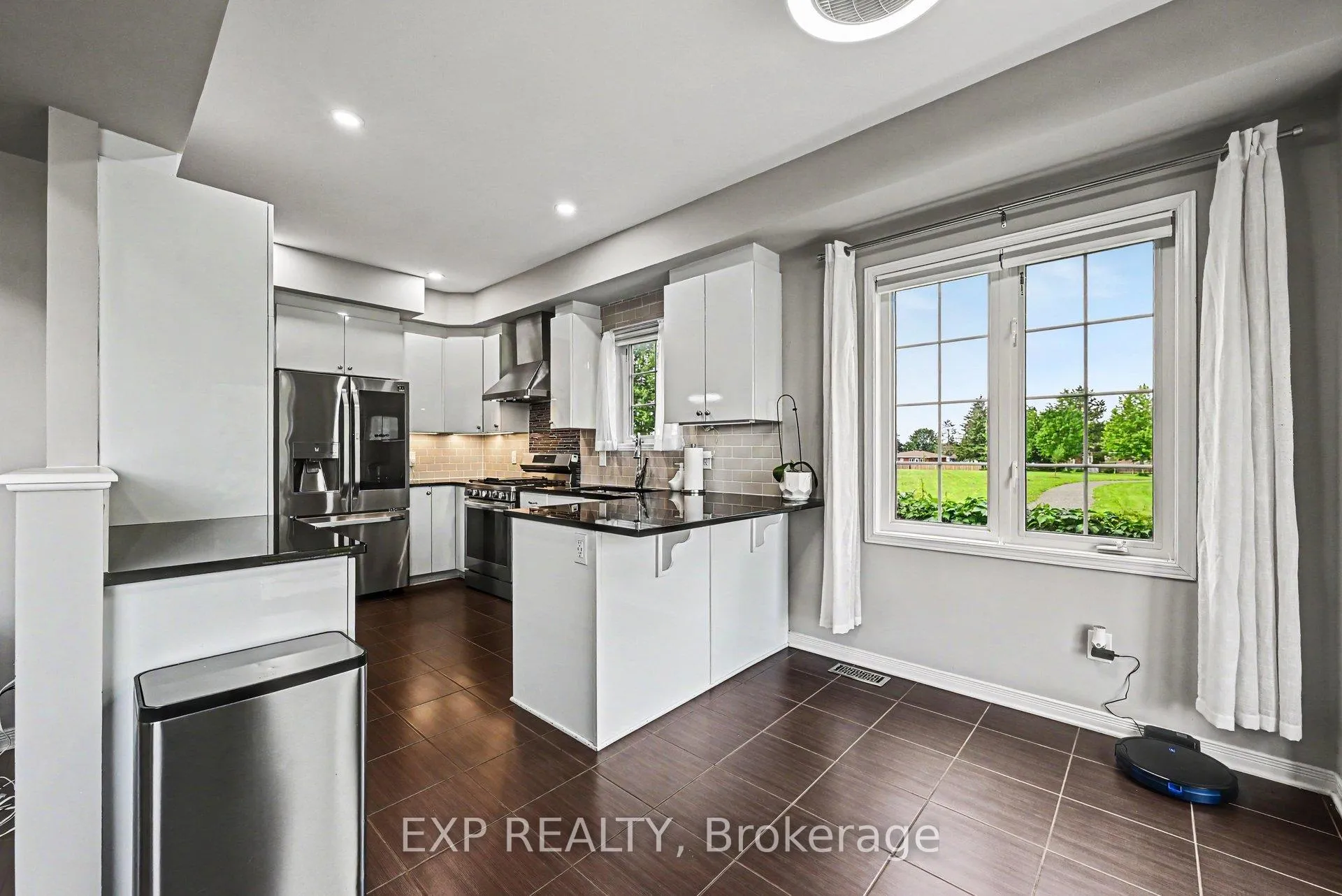 Photo 9 of 930 Torovin Private, Ottawa, Pineview — HOMEH