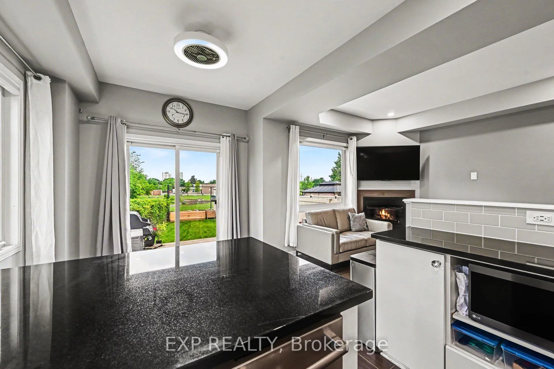 Photo 10 of 930 Torovin Private, Ottawa, Pineview — HOMEH