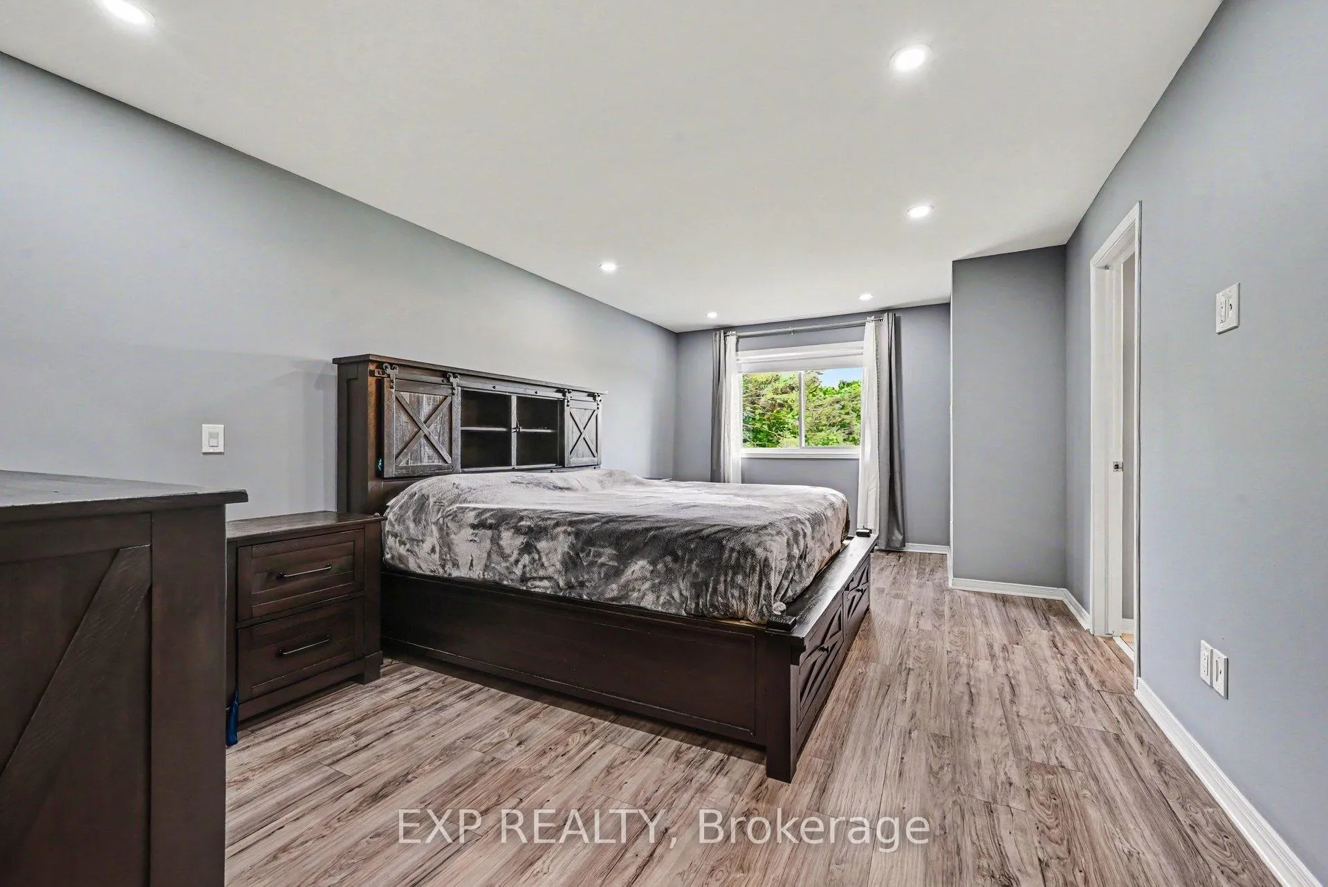 Photo 11 of 930 Torovin Private, Ottawa, Pineview — HOMEH