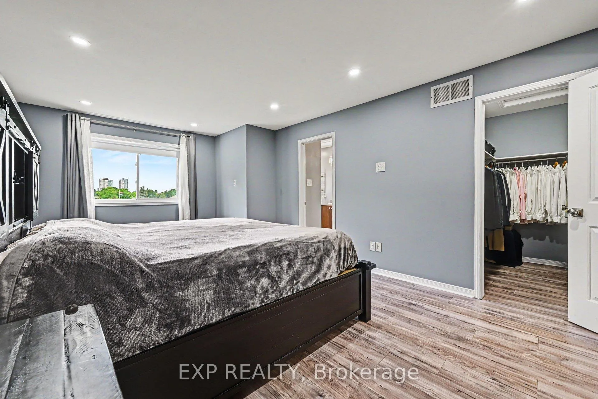 Photo 13 of 930 Torovin Private, Ottawa, Pineview — HOMEH