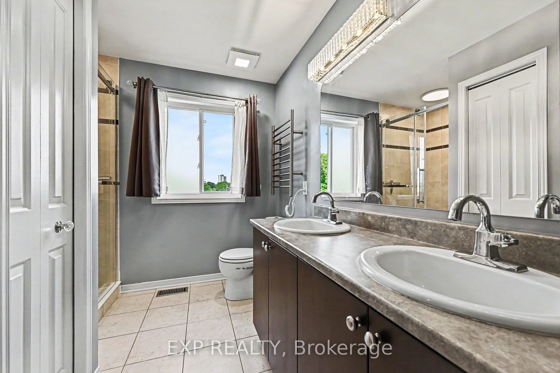 Photo 14 of 930 Torovin Private, Ottawa, Pineview — HOMEH