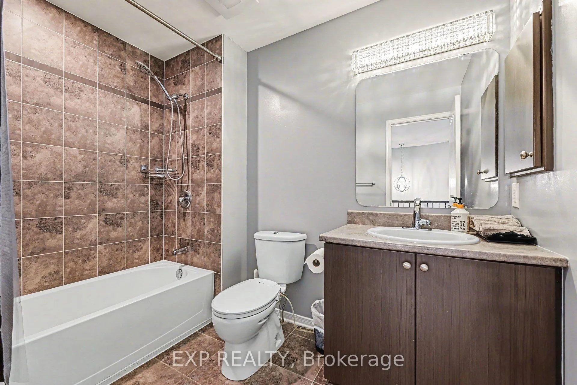 Photo 24 of 930 Torovin Private, Ottawa, Pineview — HOMEH
