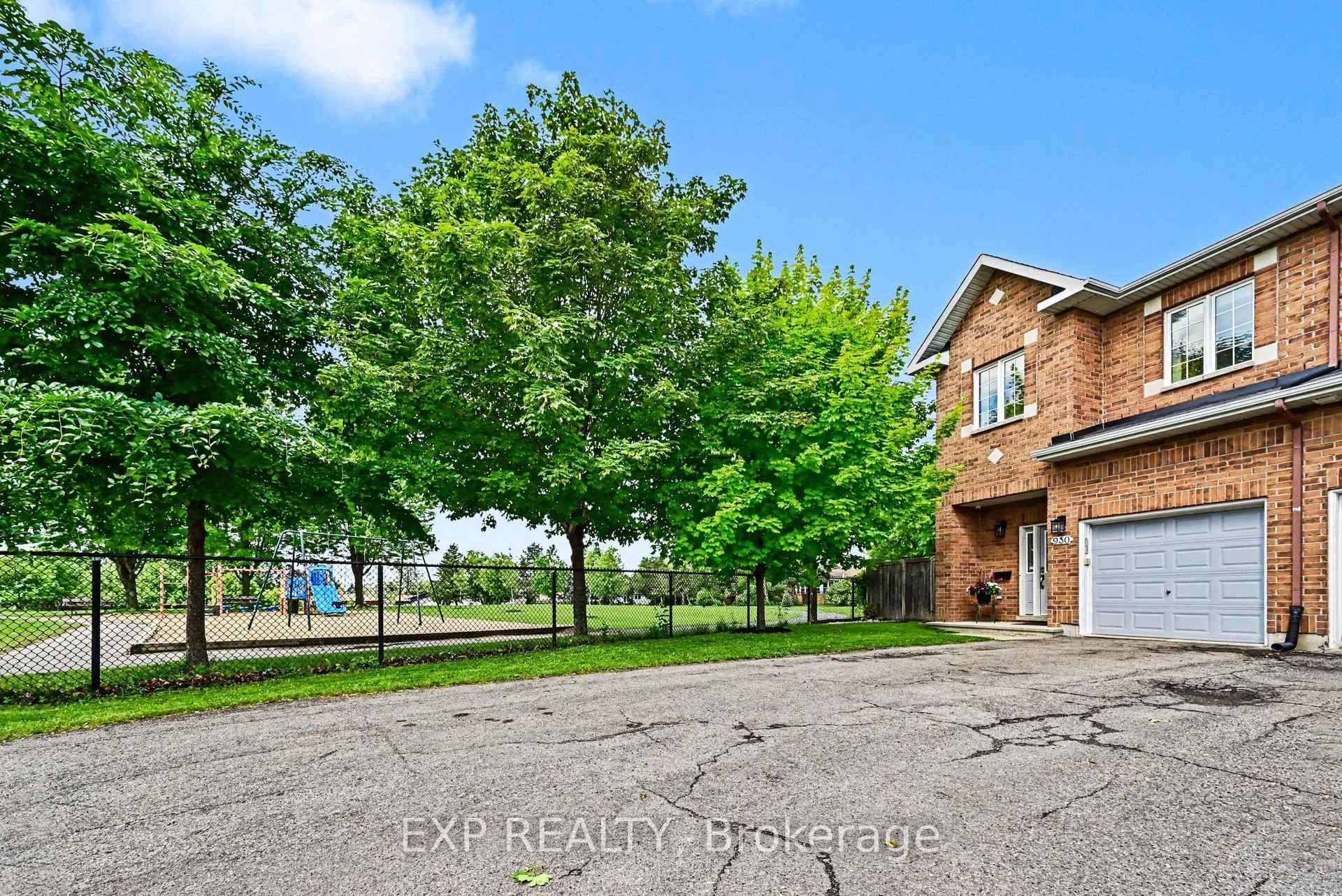 Photo 33 of 930 Torovin Private, Ottawa, Pineview — HOMEH