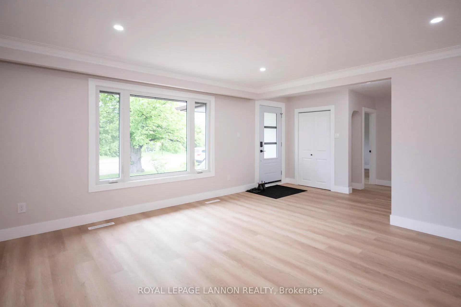 Photo 3 of 124 Riverview Dr W, Thunder Bay, Edgewater Park — HOMEH