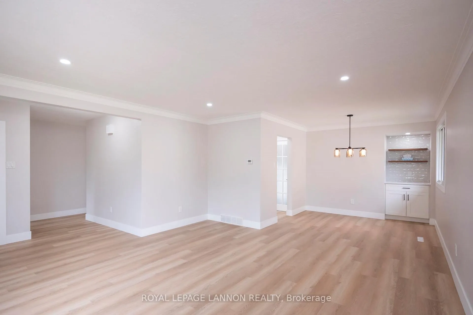 Photo 5 of 124 Riverview Dr W, Thunder Bay, Edgewater Park — HOMEH