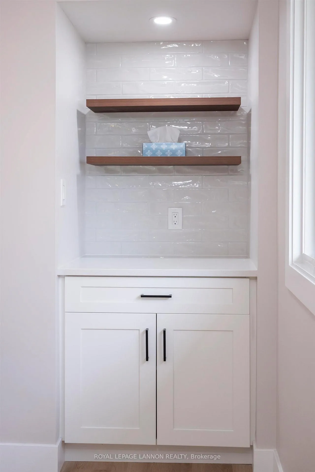 Photo 9 of 124 Riverview Dr W, Thunder Bay, Edgewater Park — HOMEH
