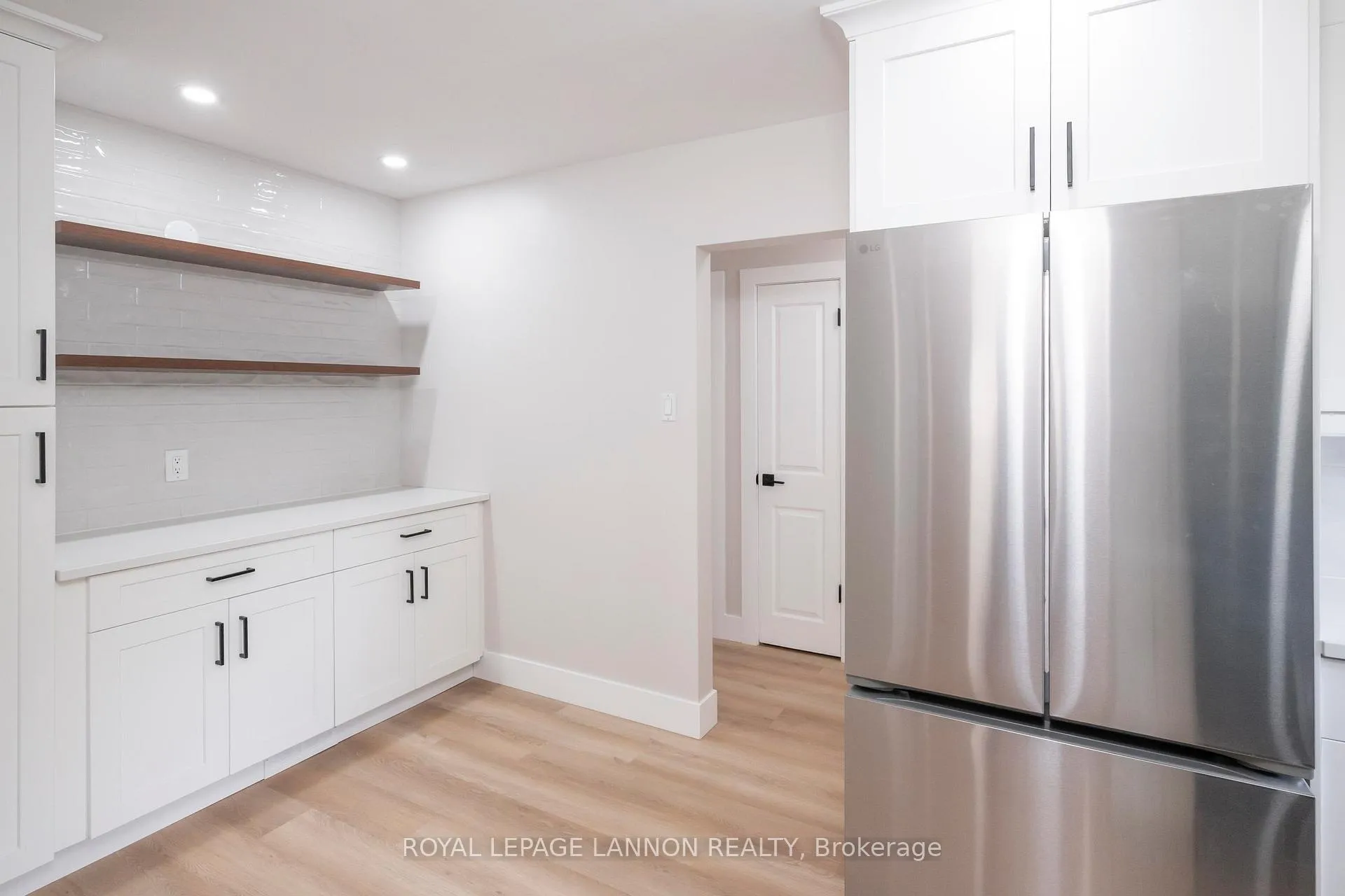 Photo 10 of 124 Riverview Dr W, Thunder Bay, Edgewater Park — HOMEH
