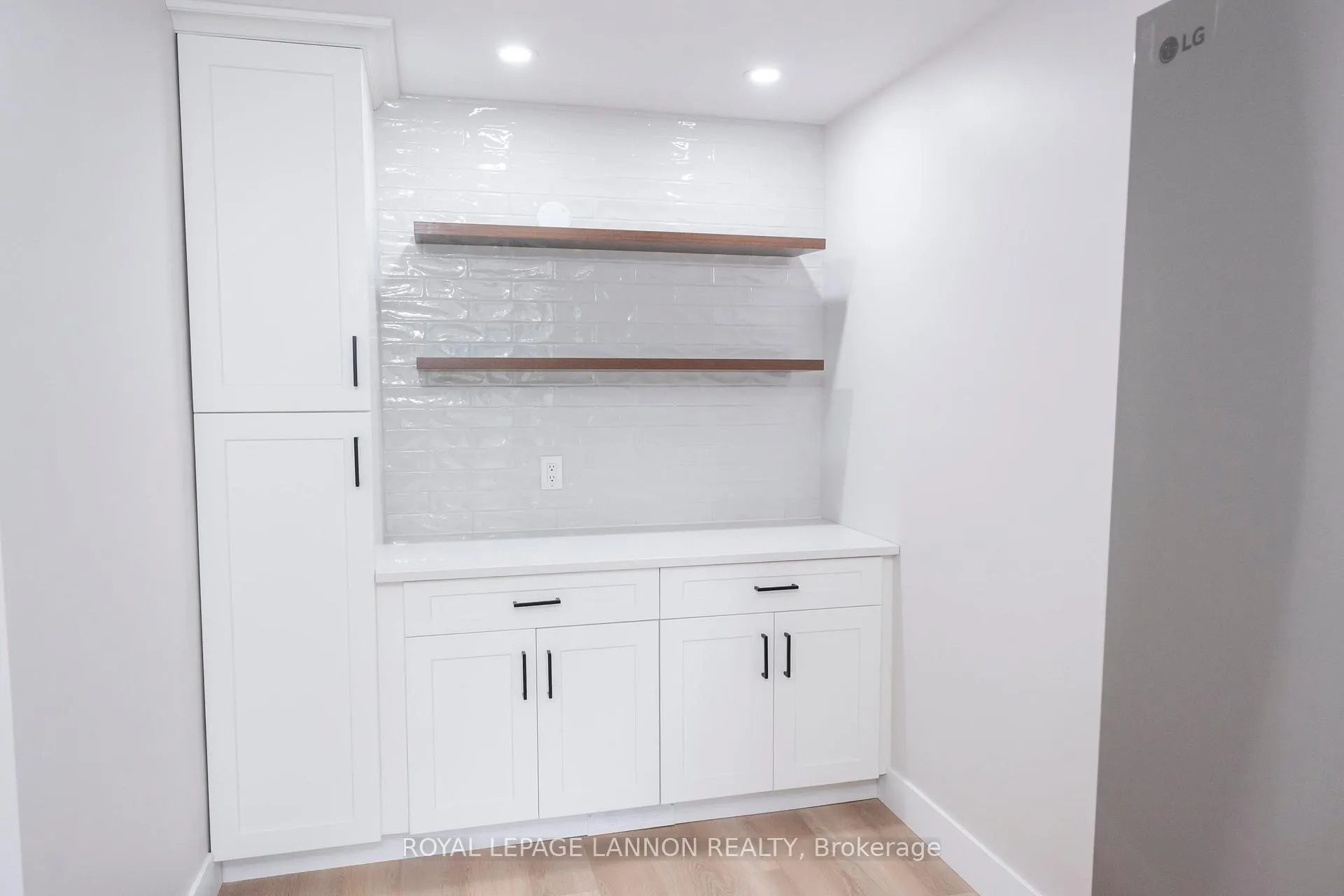 Photo 11 of 124 Riverview Dr W, Thunder Bay, Edgewater Park — HOMEH