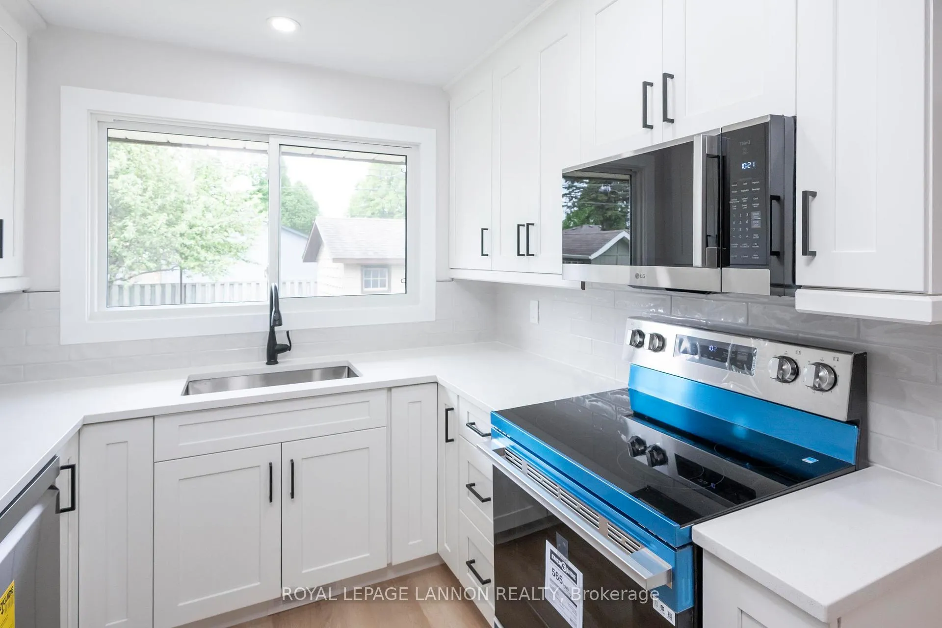 Photo 12 of 124 Riverview Dr W, Thunder Bay, Edgewater Park — HOMEH