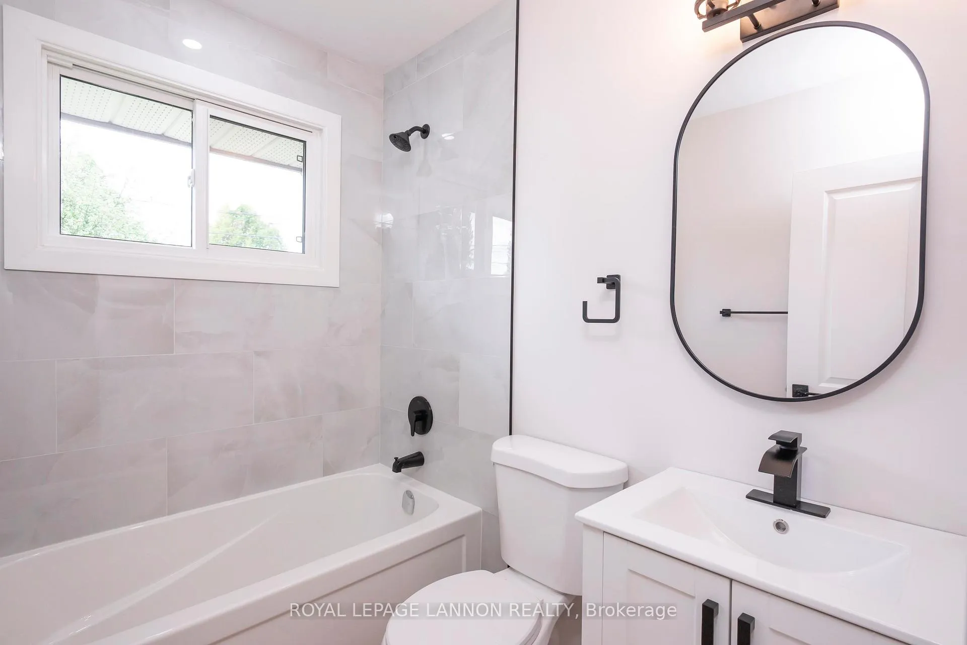 Photo 14 of 124 Riverview Dr W, Thunder Bay, Edgewater Park — HOMEH